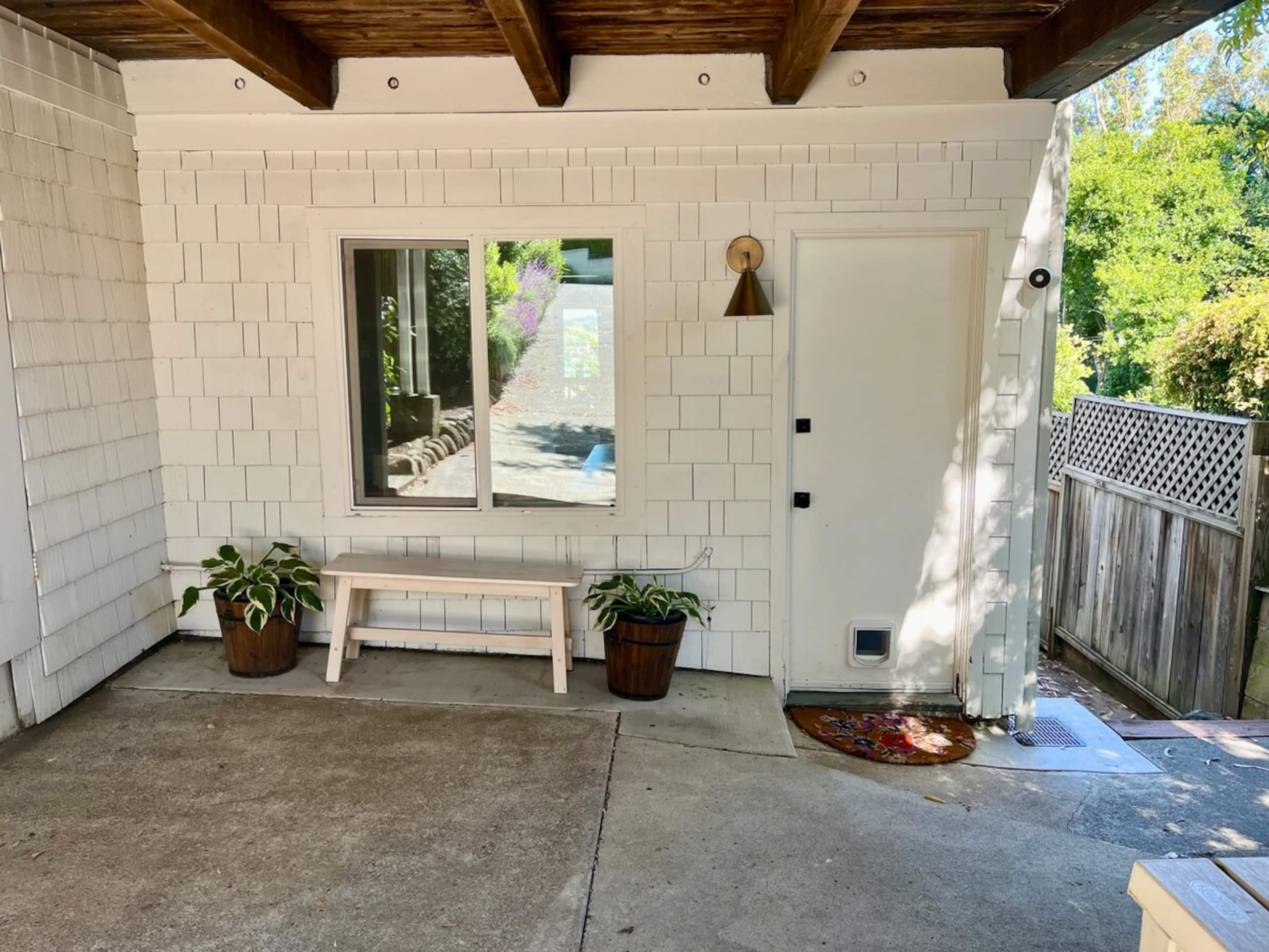 Charming 2 Bed Home - Photo 26