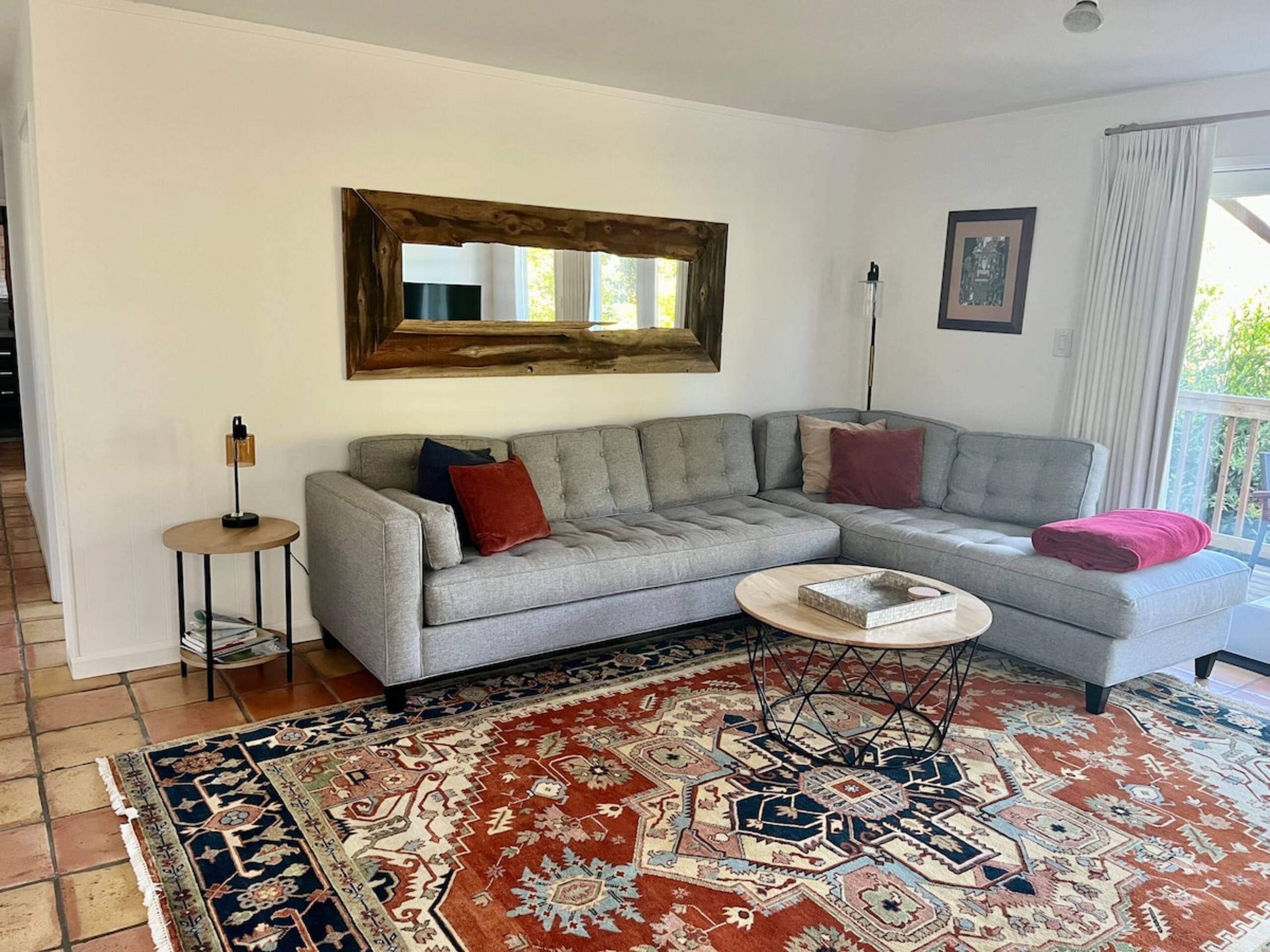Charming 2 Bed Home - Photo 1