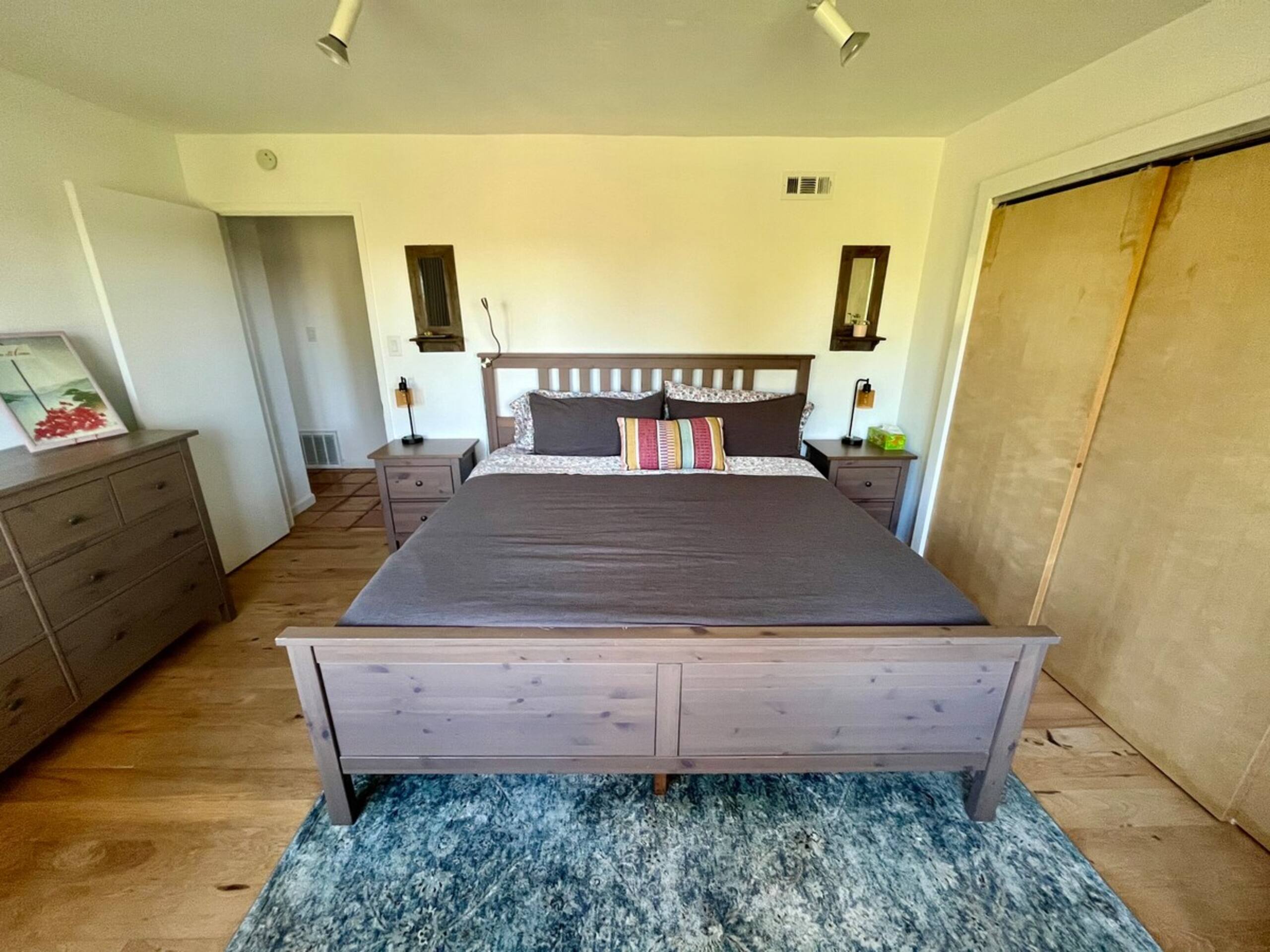 Charming 2 Bed Home - Photo 9
