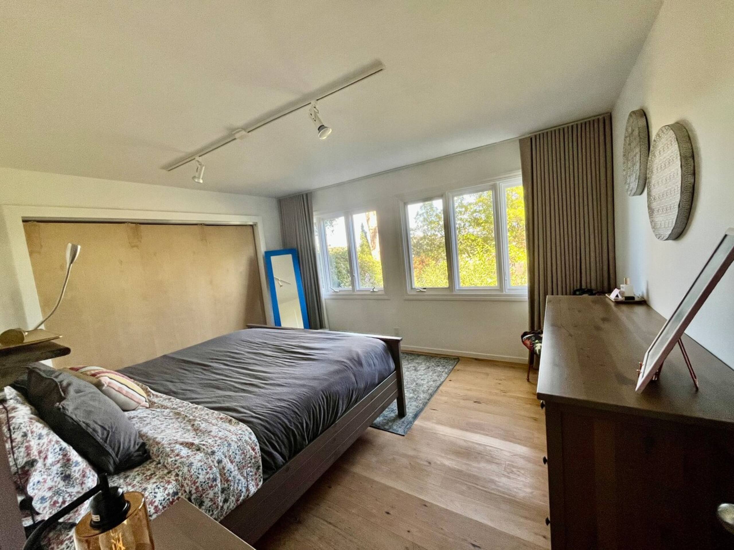 Charming 2 Bed Home - Photo 10