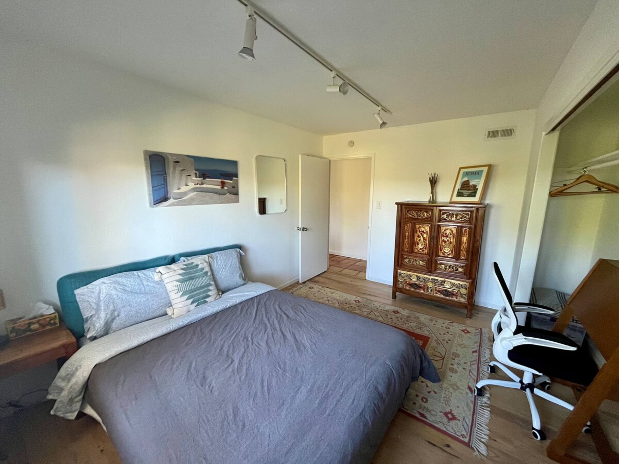 Charming 2 Bed Home - Photo 11