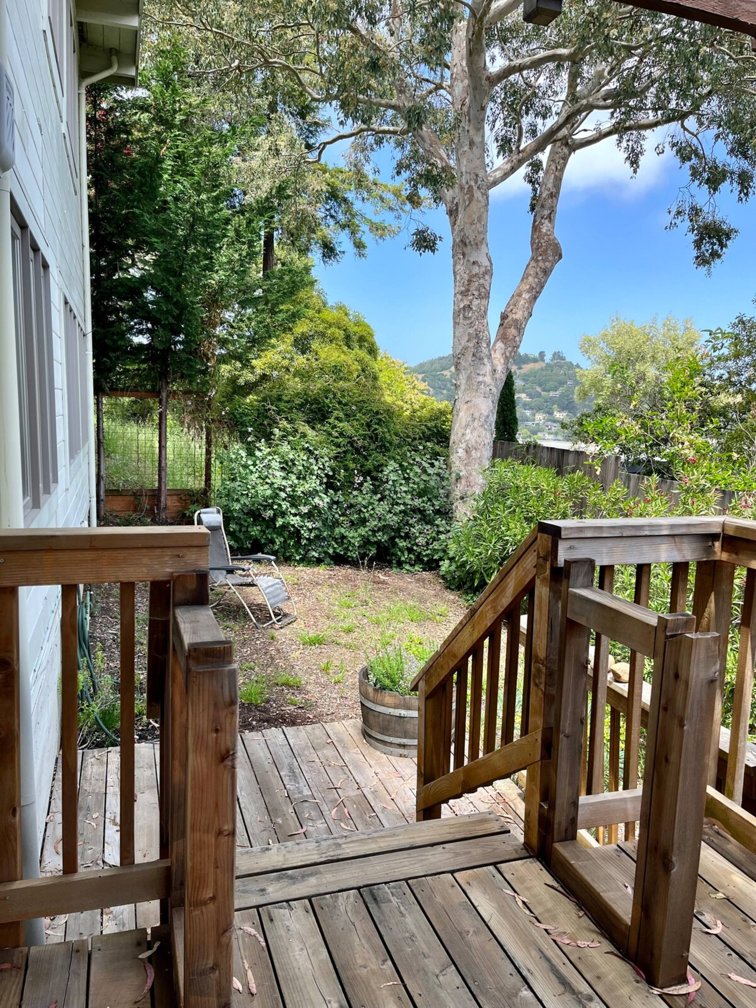 Charming 2 Bed Home - Photo 18