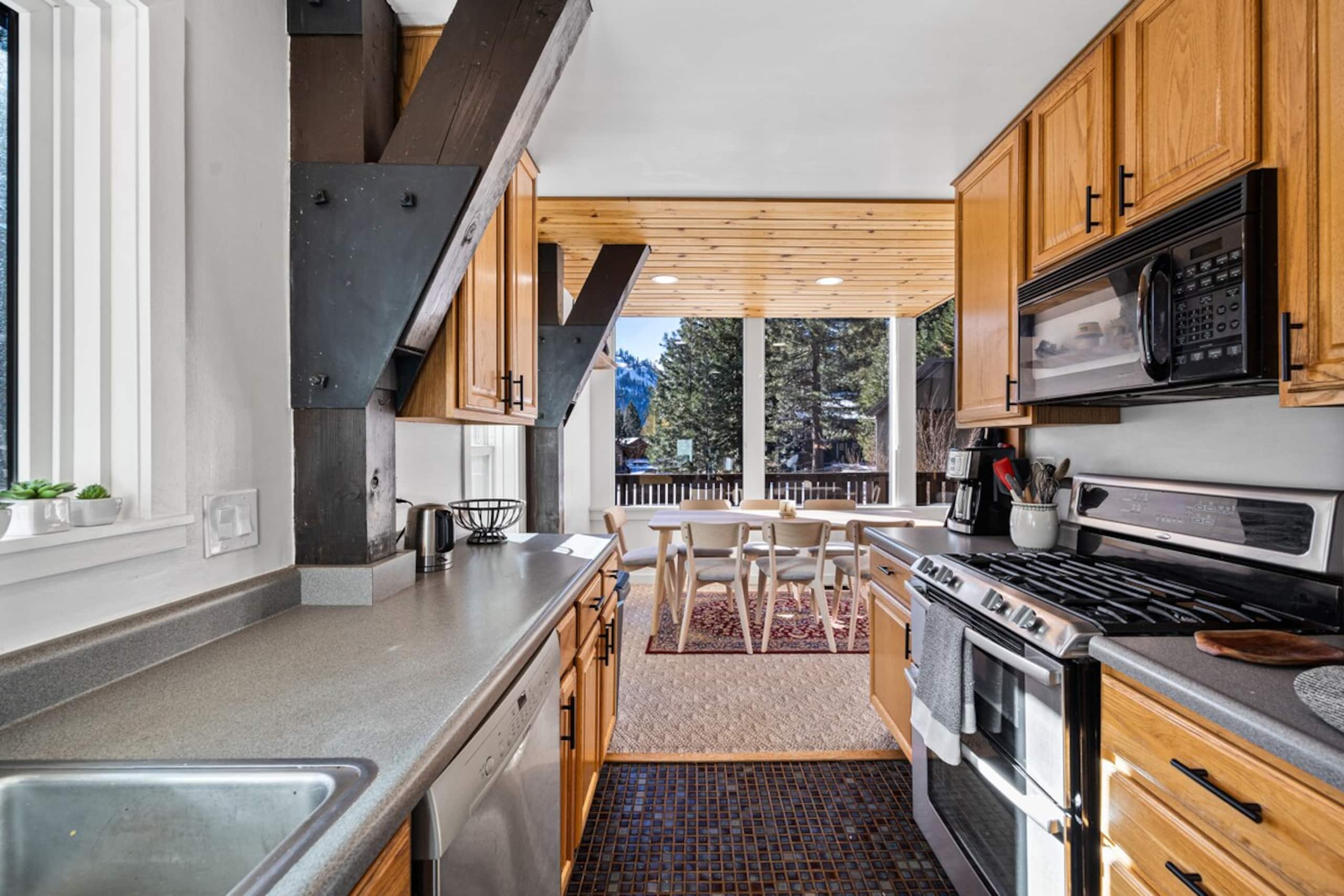 Tahoe Summer Dog Friendly Home in Olympic Valley - Photo 10