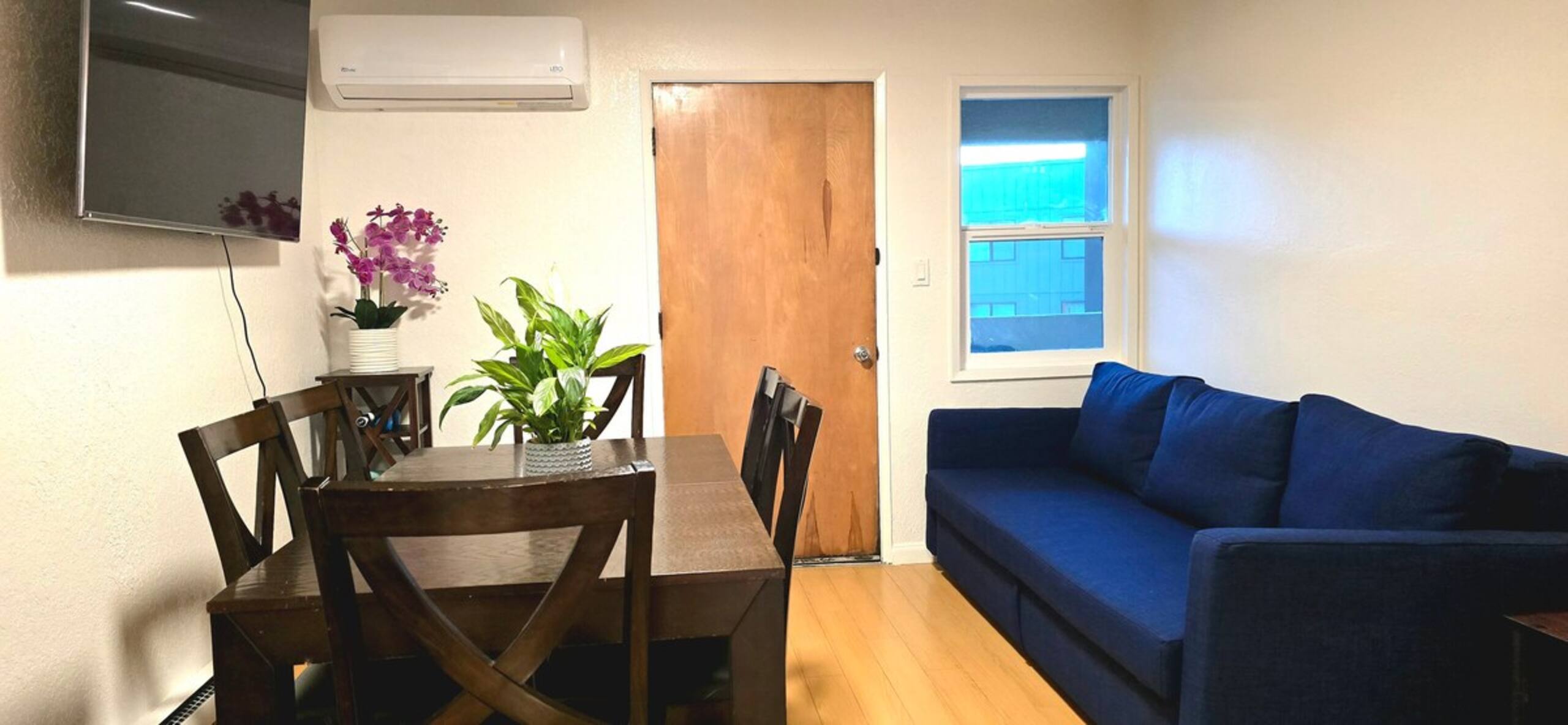 Modern 3 Bedroom Suite with AC for Family and Work - Photo 7
