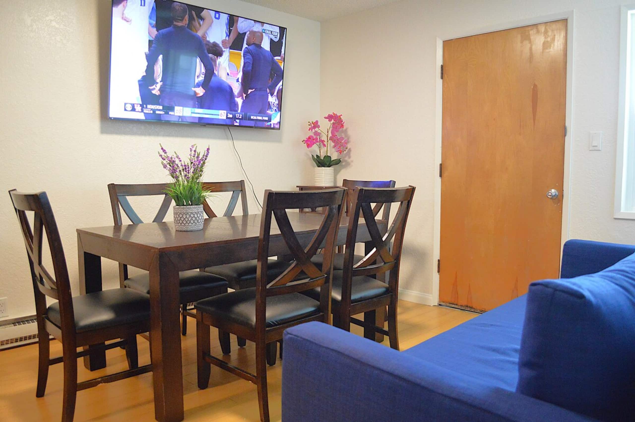 Modern 3 Bedroom Suite with AC for Family and Work - Photo 4