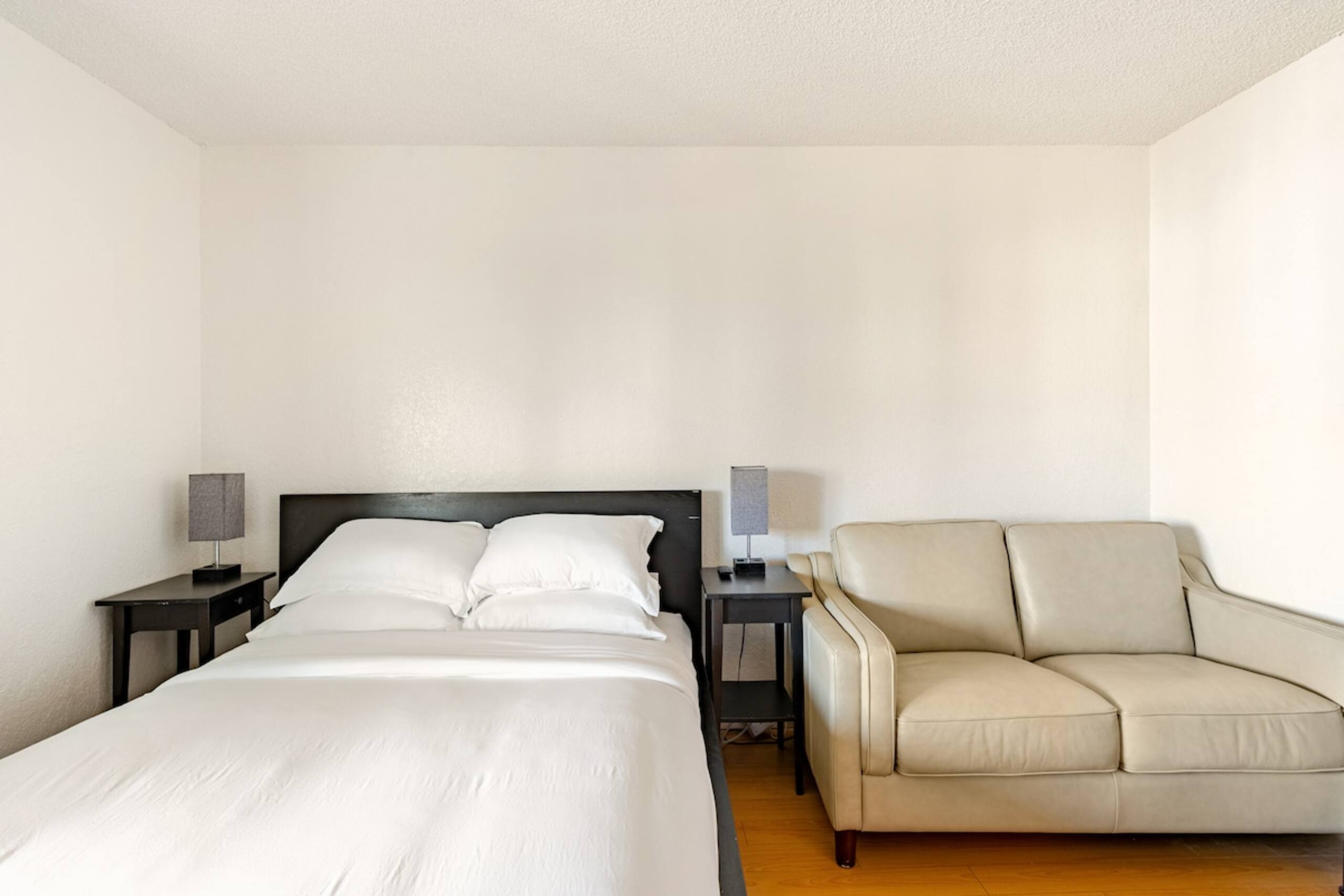 Modern 3 Bedroom Suite with AC for Family and Work - Main photo