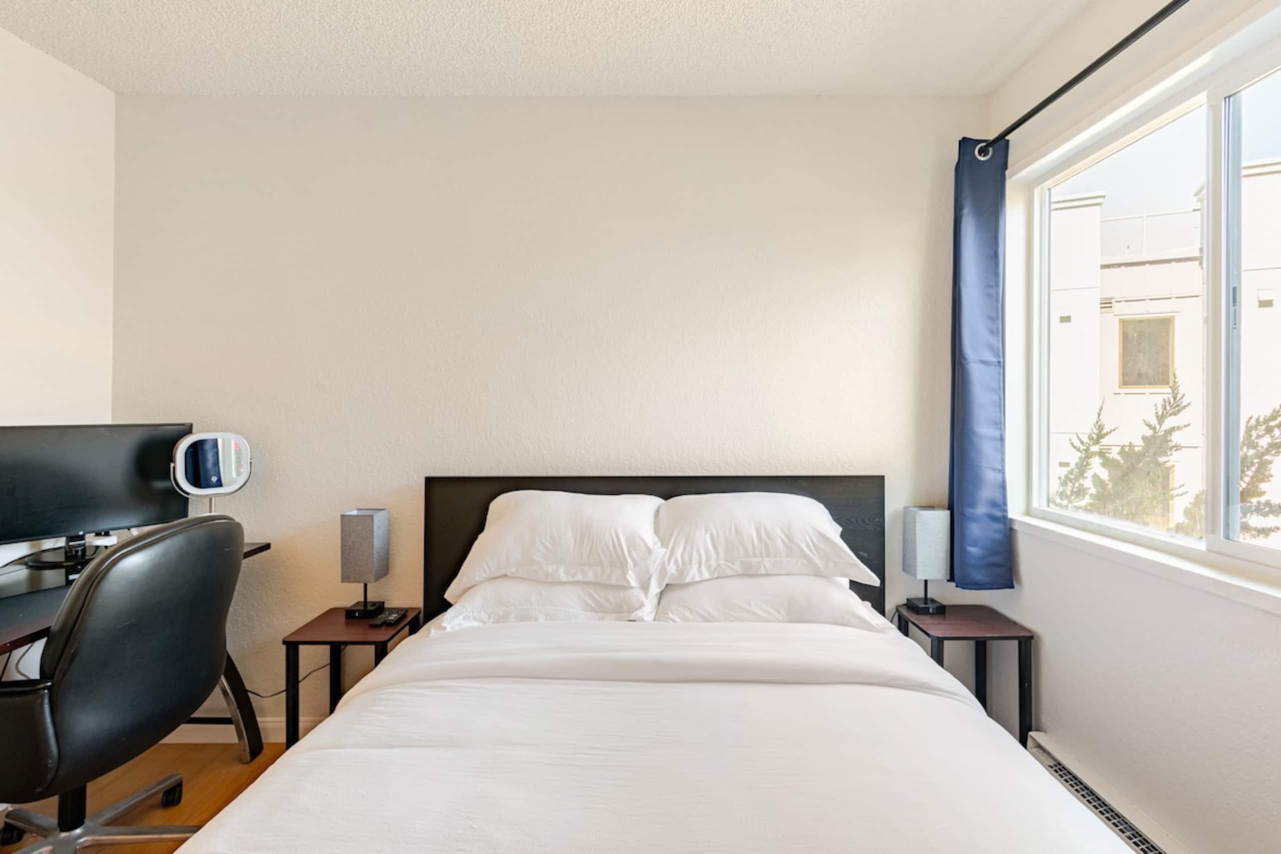 Modern 3 Bedroom Suite with AC for Family and Work - Photo 2