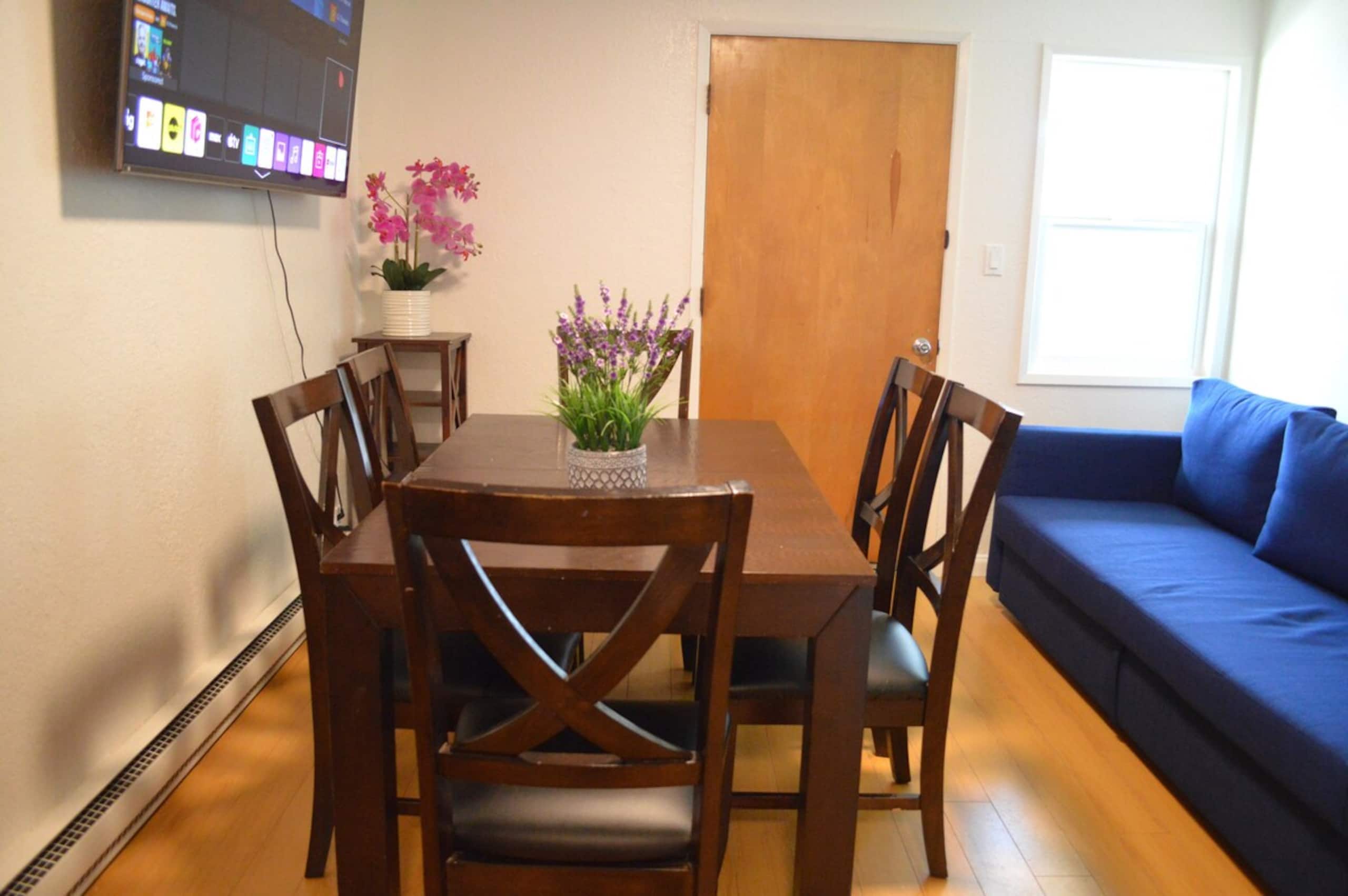 Modern 3 Bedroom Suite with AC for Family and Work - Photo 5