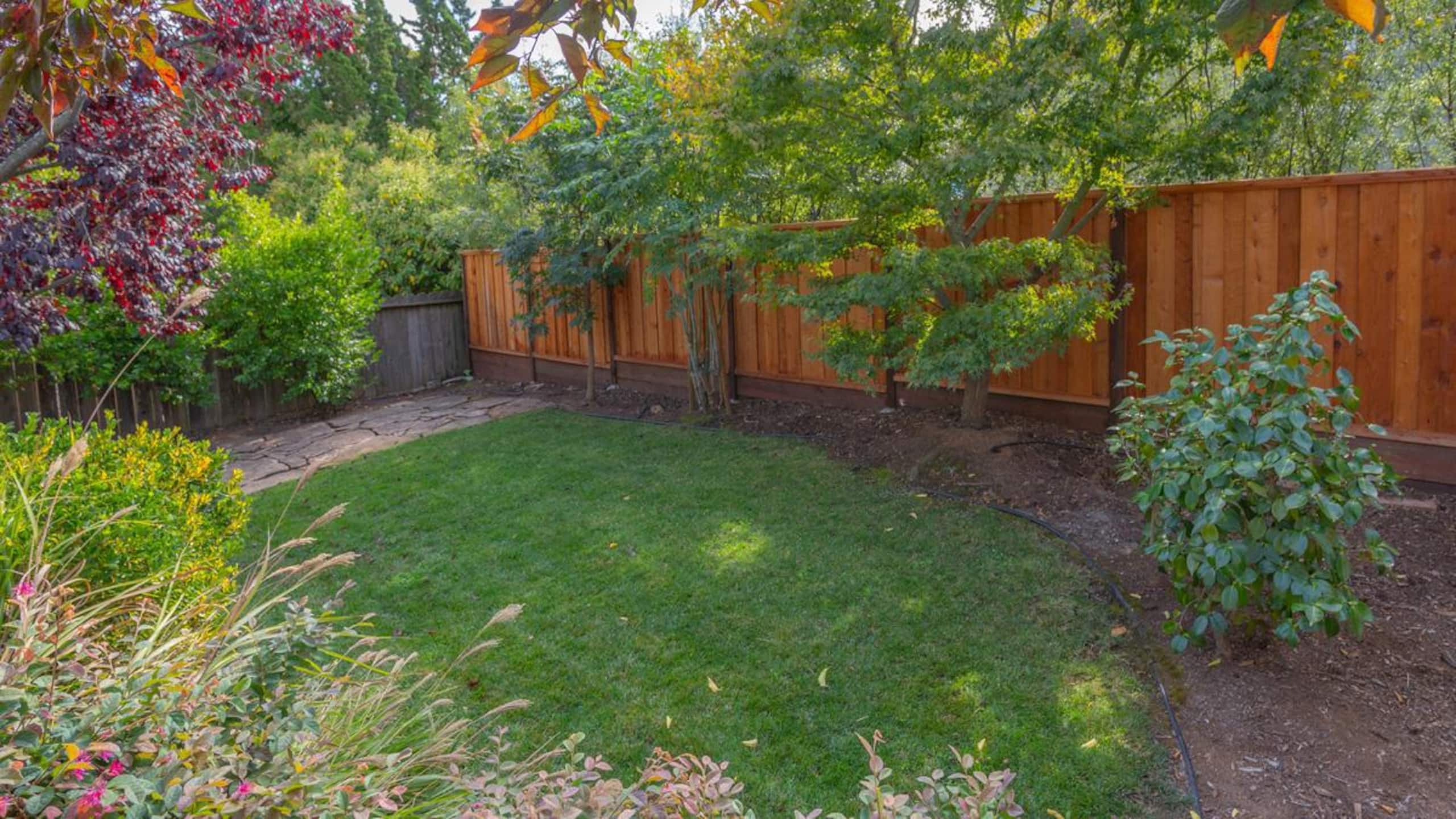 Sunlit 2B1B house w/ Deck & Garden on Belmont hill - Photo 17