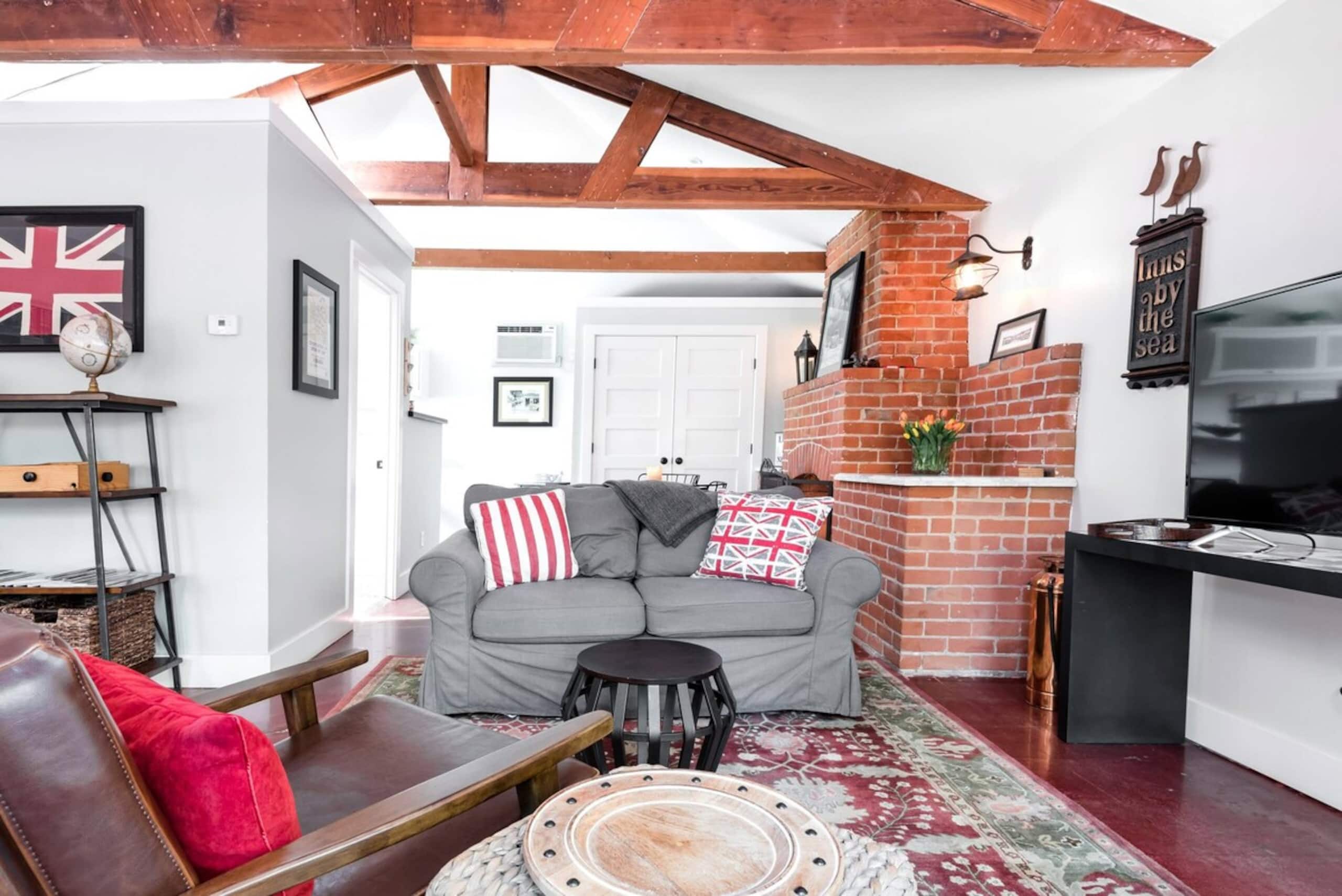 Downtown Walnut Creek Cottage (The Walnut) - Photo 1