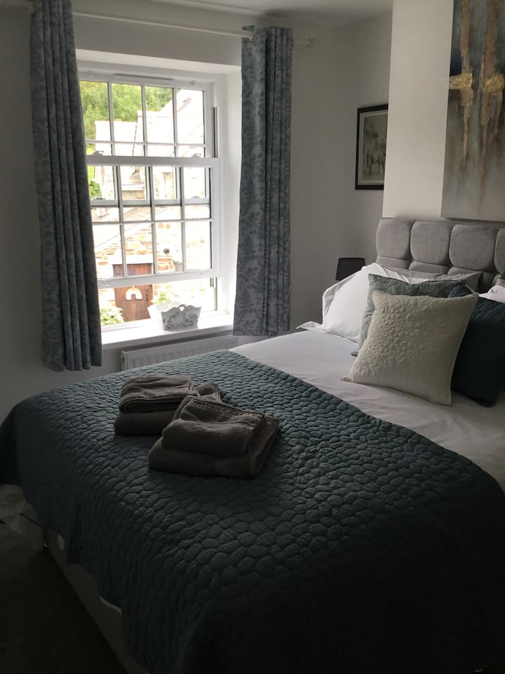 Devon Cosy Village Cottage With Walled Garden - Tavistock