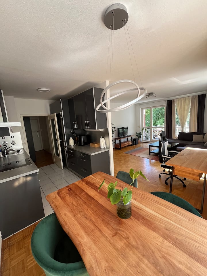 Bright Stylish Sachsenhausen Apartment W. Balcony - Francoforte sul Meno, Germania