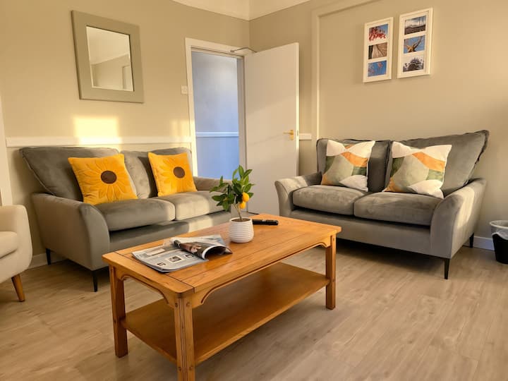 Centrally Located Town House - Moelfre