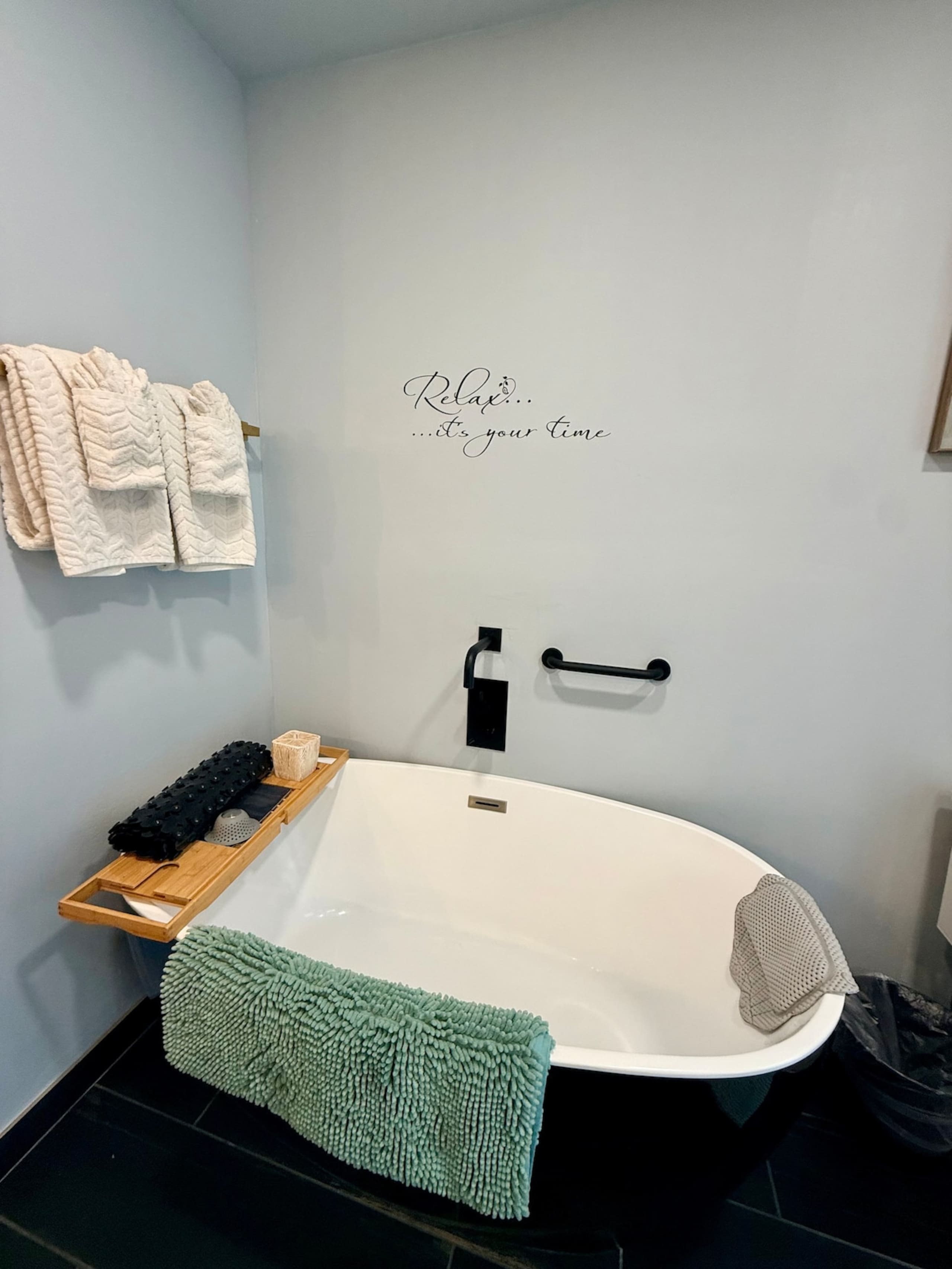 Modern 1BR Carmel Beach Escape, Mins to Downtown - Photo 23