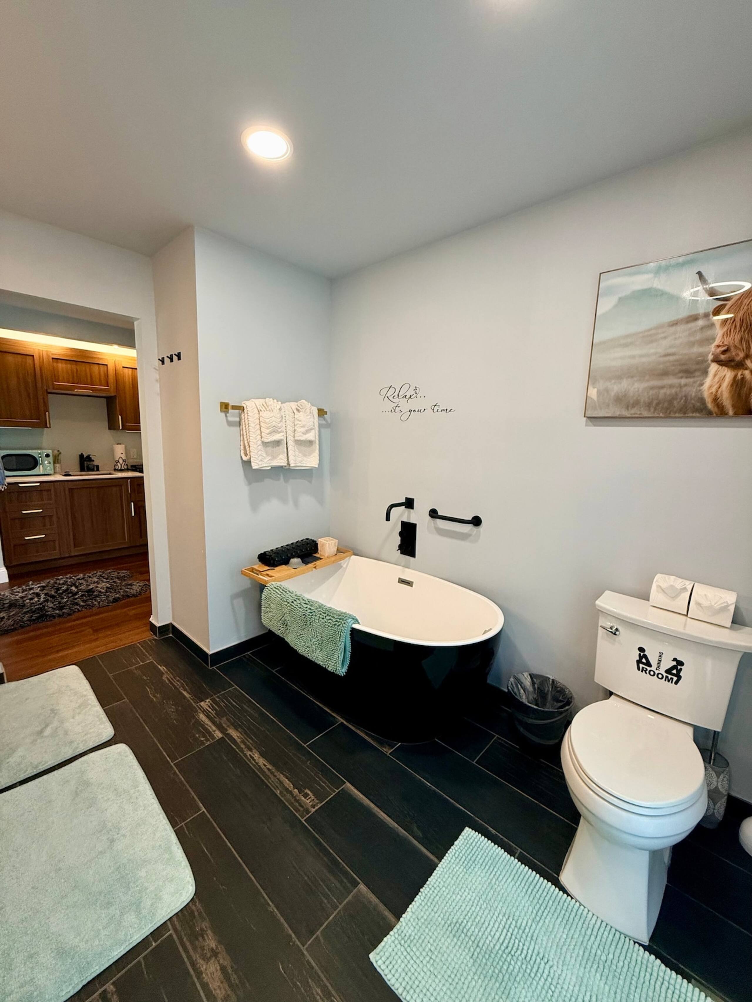 Modern 1BR Carmel Beach Escape, Mins to Downtown - Photo 22