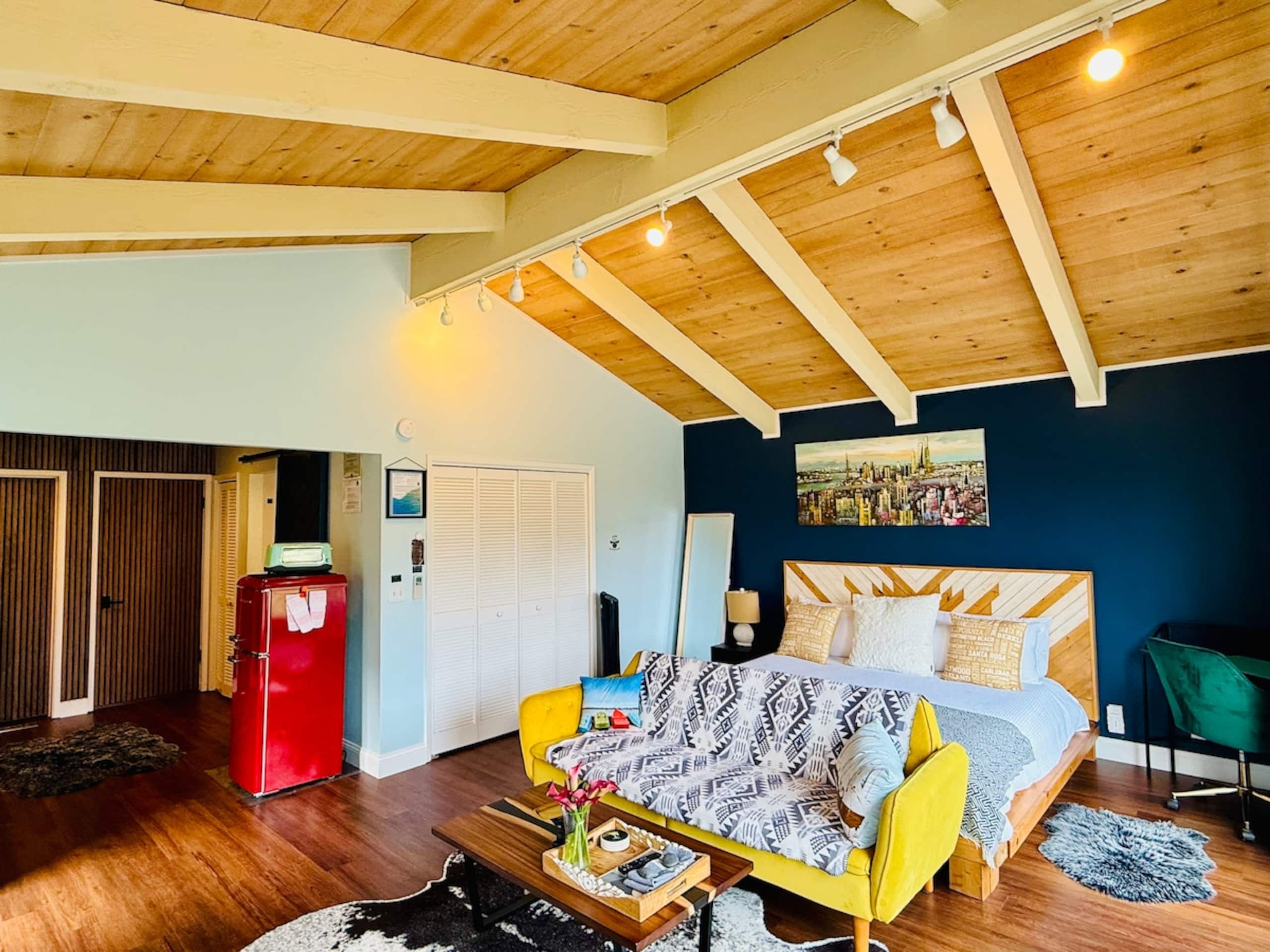 Modern 1BR Carmel Beach Escape, Mins to Downtown - Photo 16