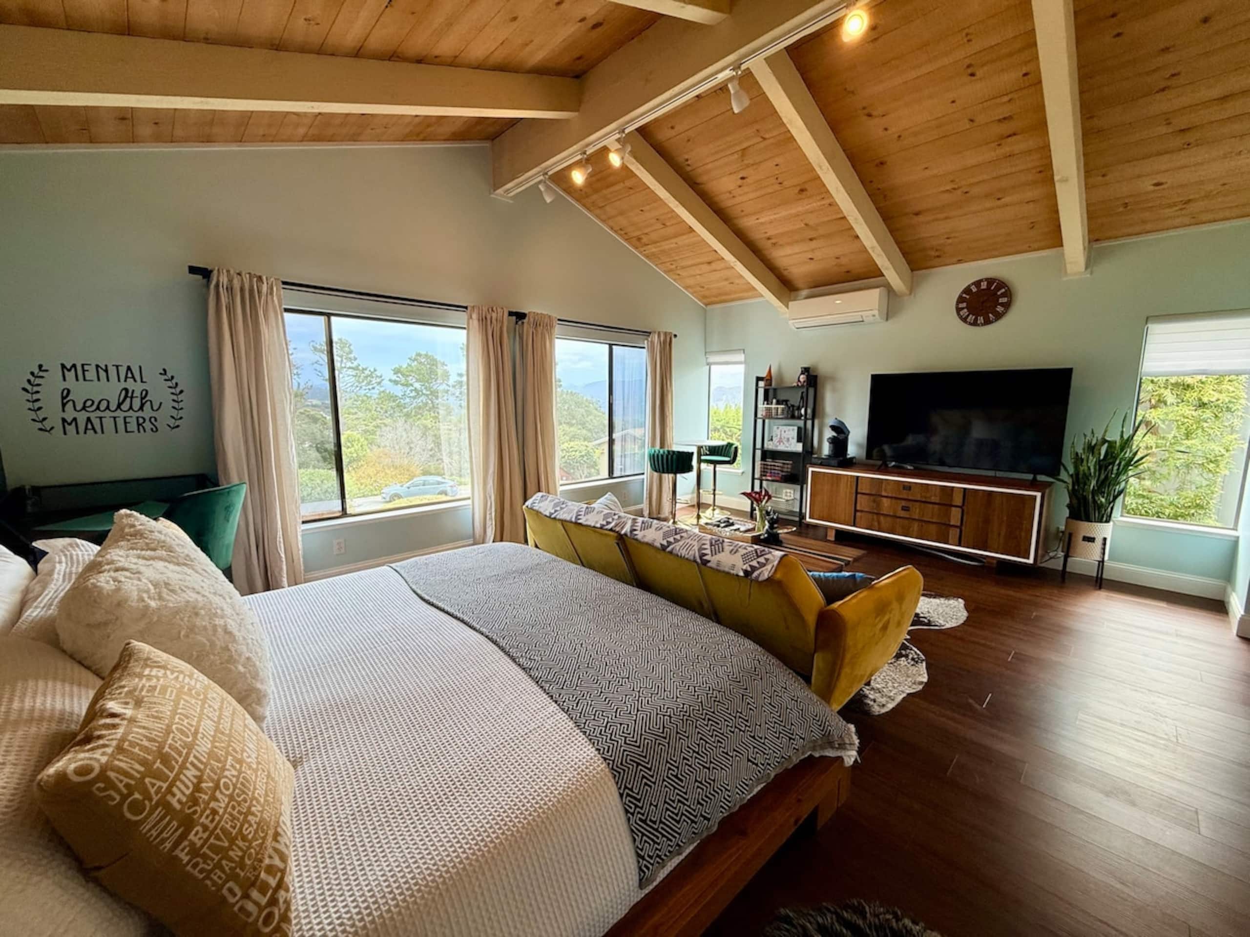 Modern 1BR Carmel Beach Escape, Mins to Downtown - Photo 13