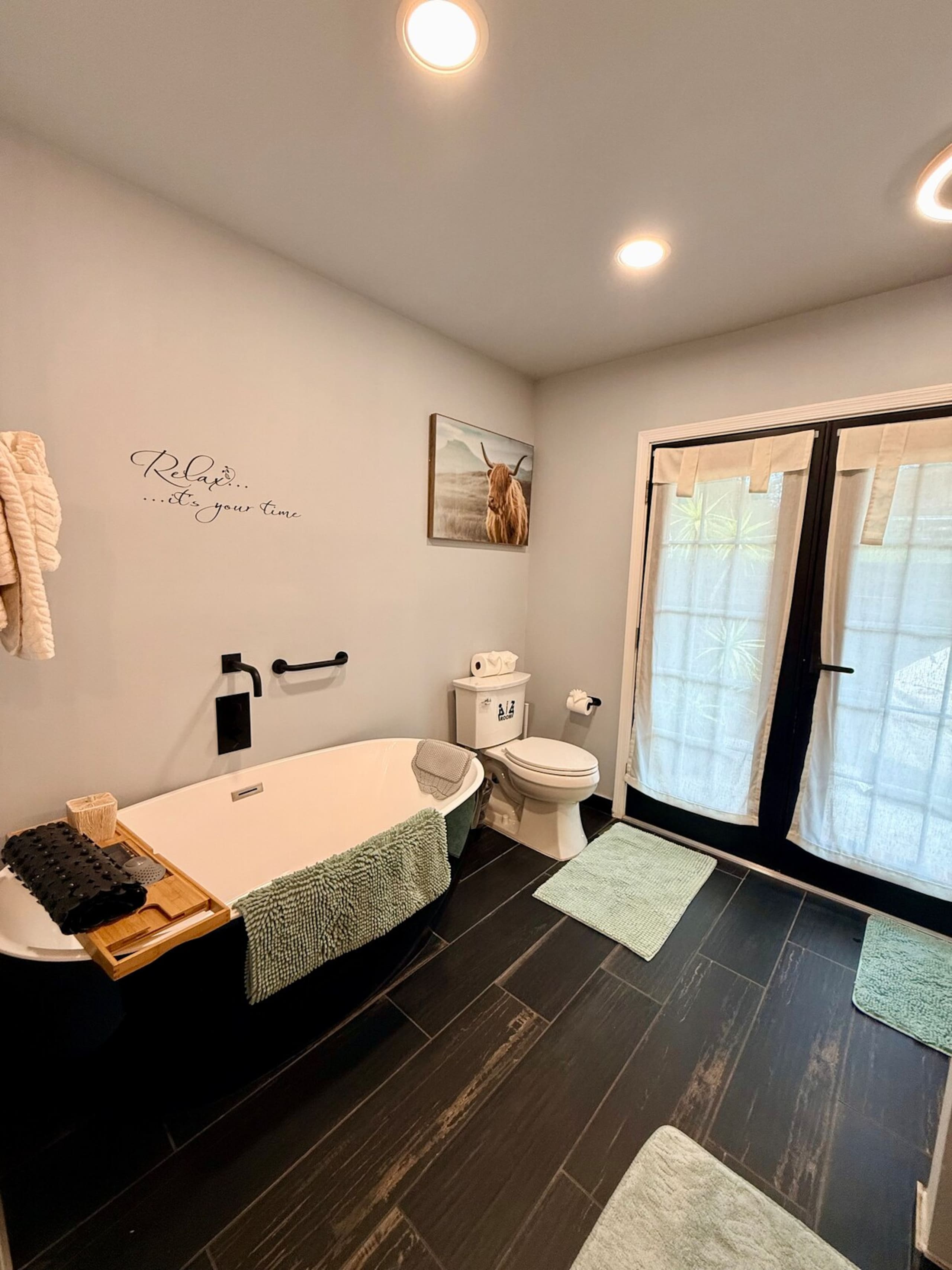 Modern 1BR Carmel Beach Escape, Mins to Downtown - Photo 18