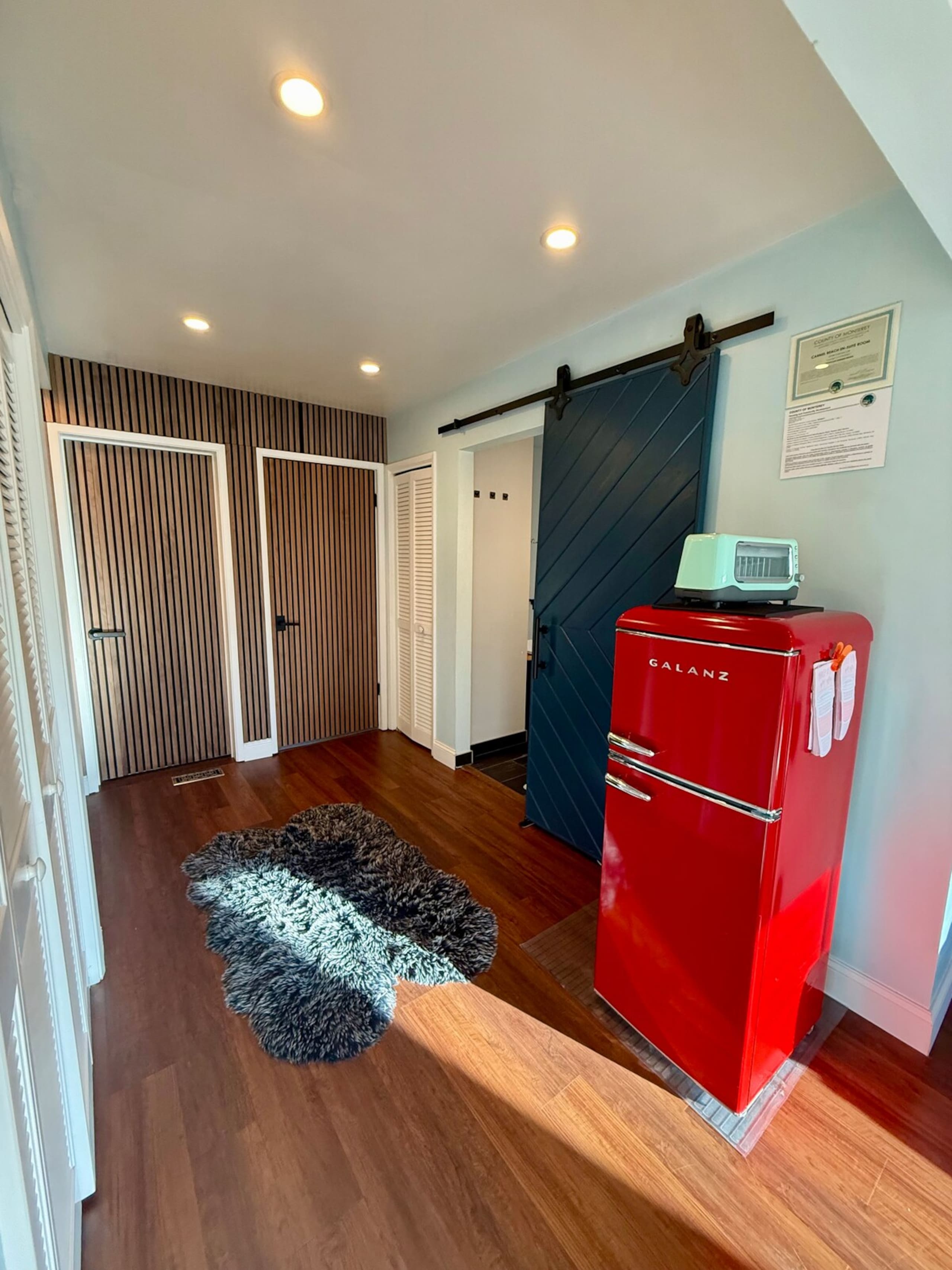 Modern 1BR Carmel Beach Escape, Mins to Downtown - Photo 2
