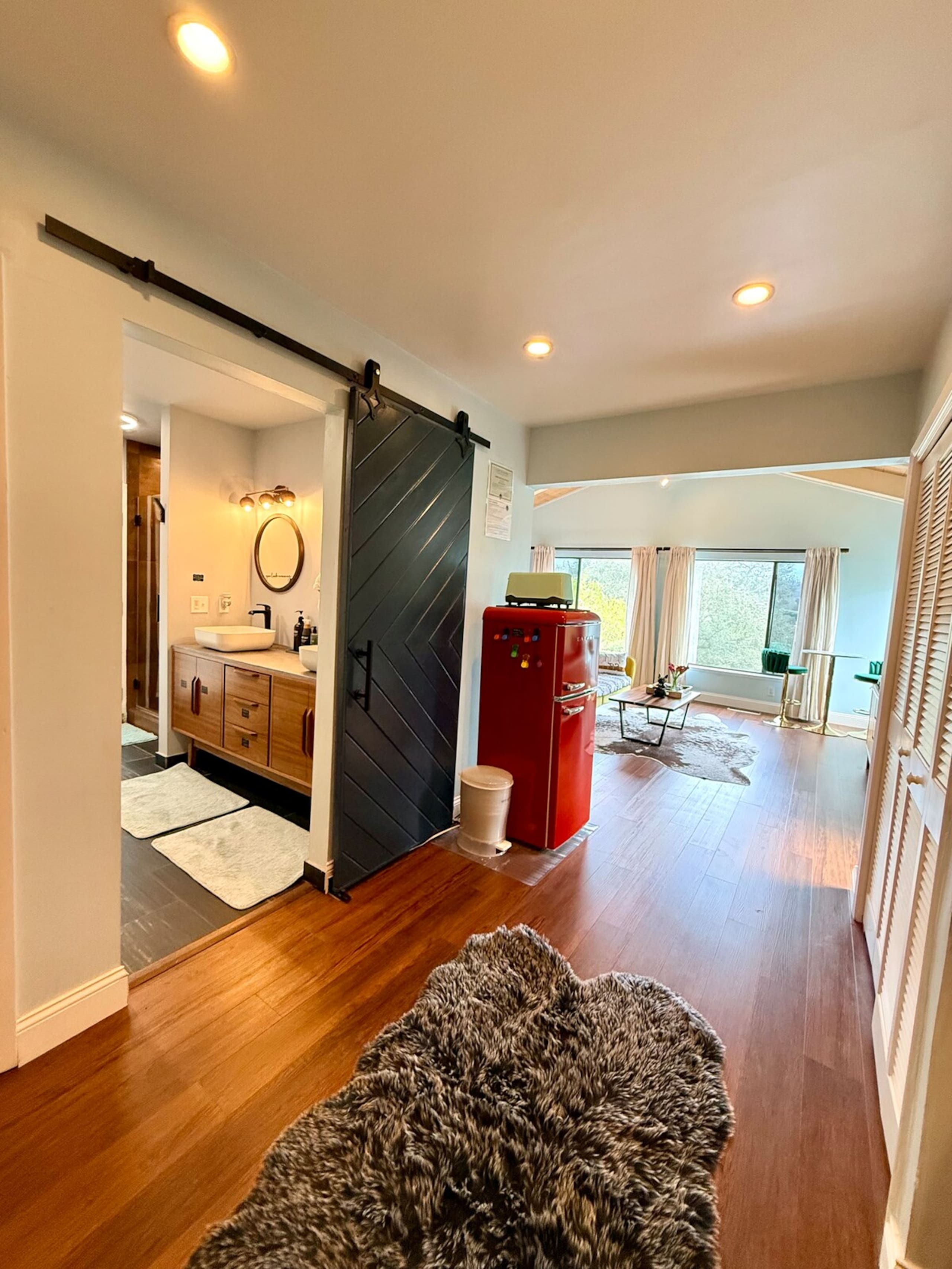 Modern 1BR Carmel Beach Escape, Mins to Downtown - Photo 17