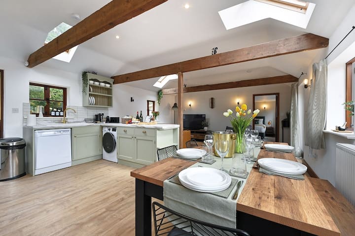 Squirrel Cottage - Sleeps 6 In 3 Bedrooms. - Folkestone