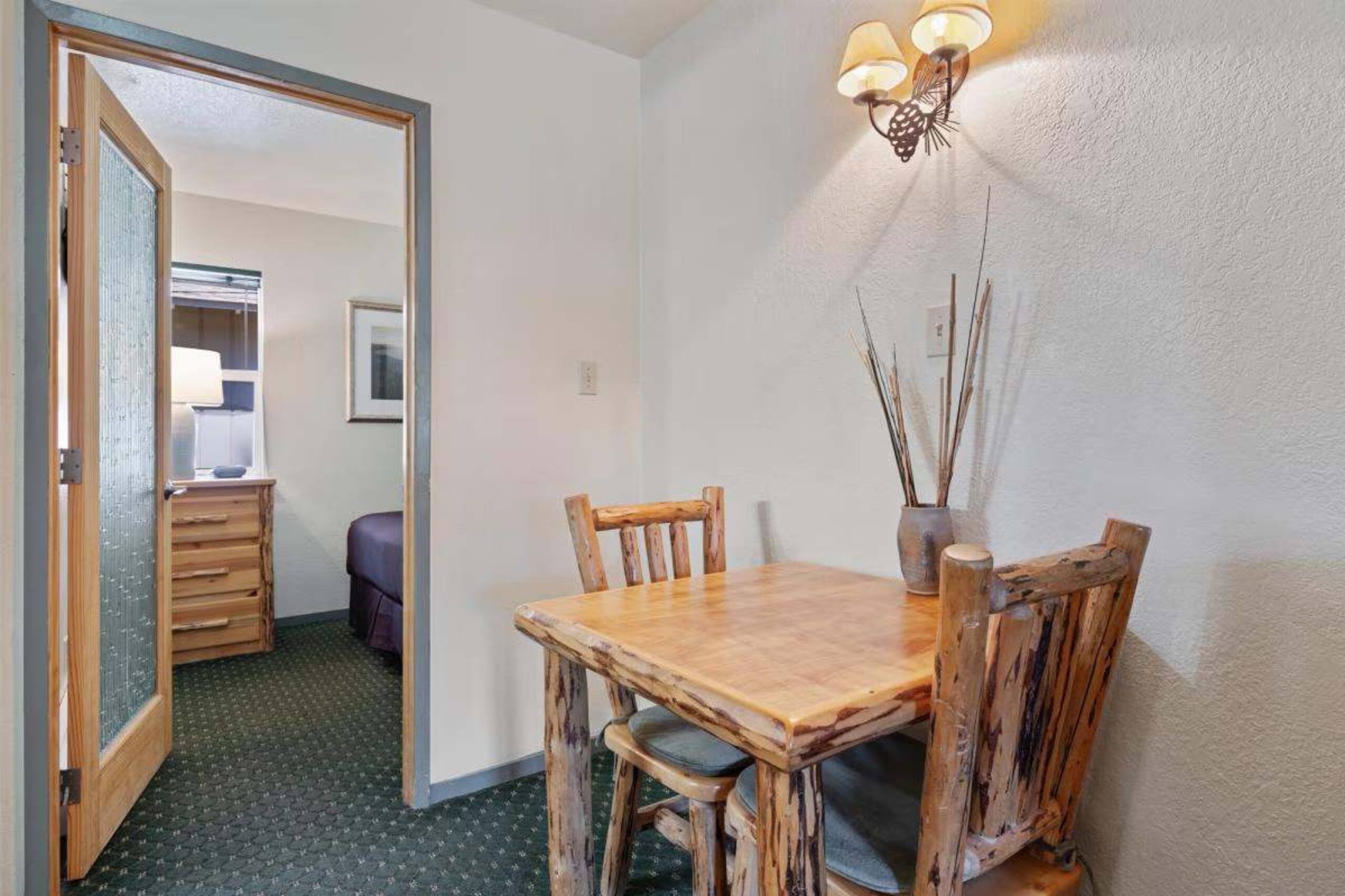 The Lodge at Lake Tahoe - Studio - Photo 4