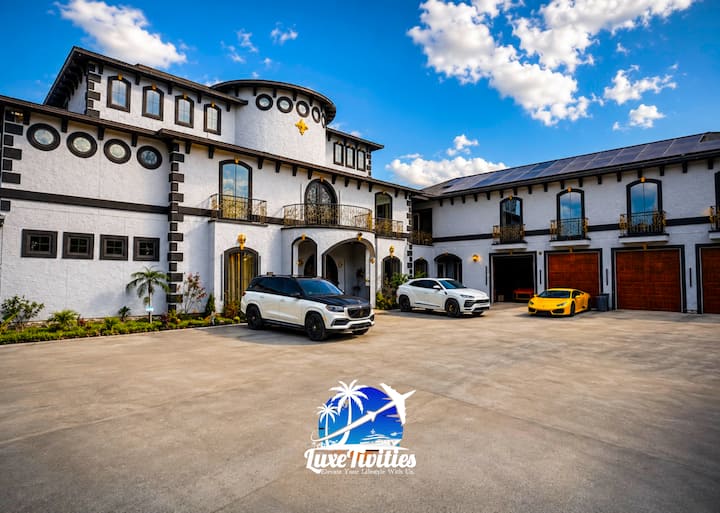 Casa Azúl | 8 Bdrm 10 Bath Heated Pool Spa Mansion - Houston, TX