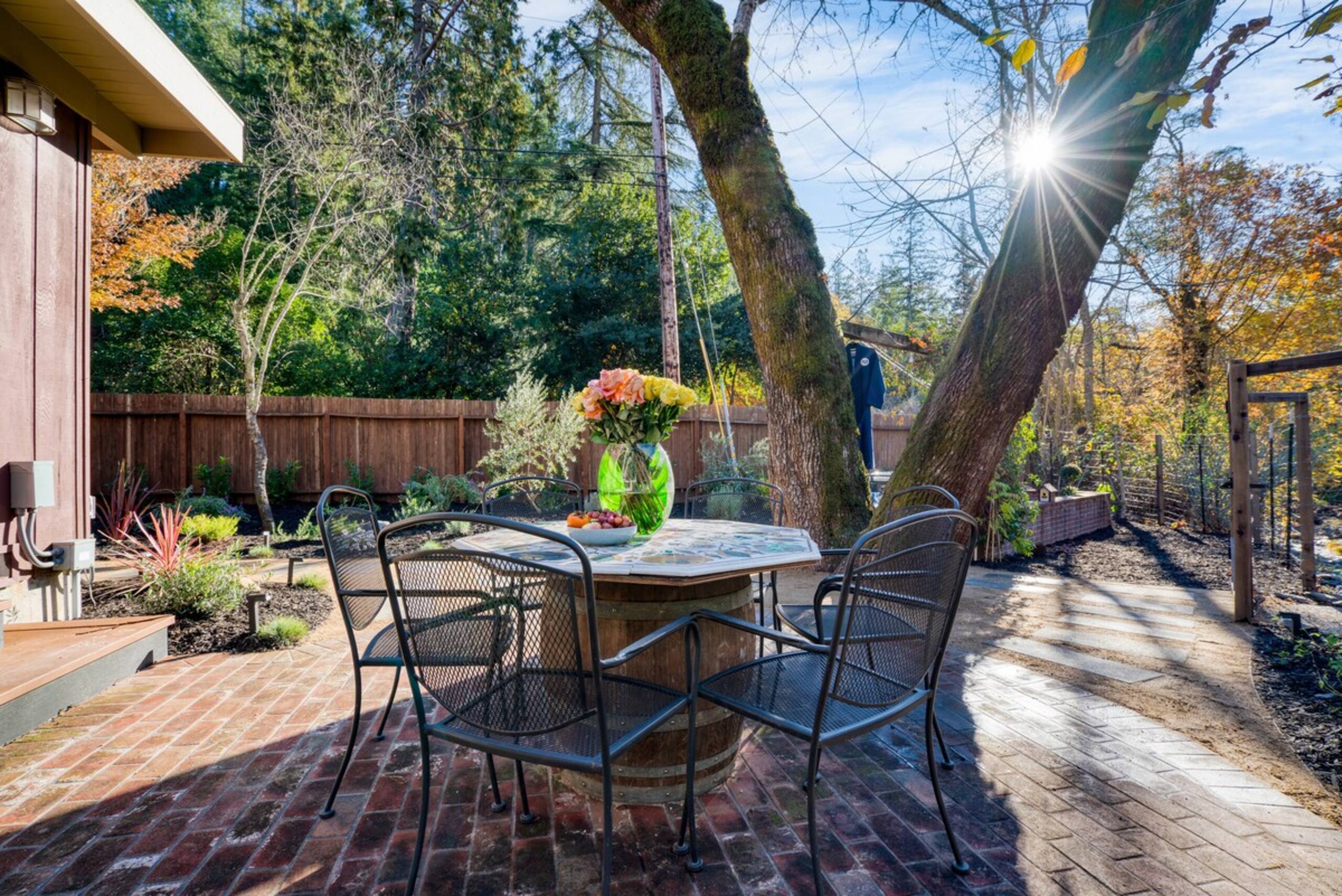 Sonoma Creek Haven, Creekside Hot Tub Retreat - Photo 50