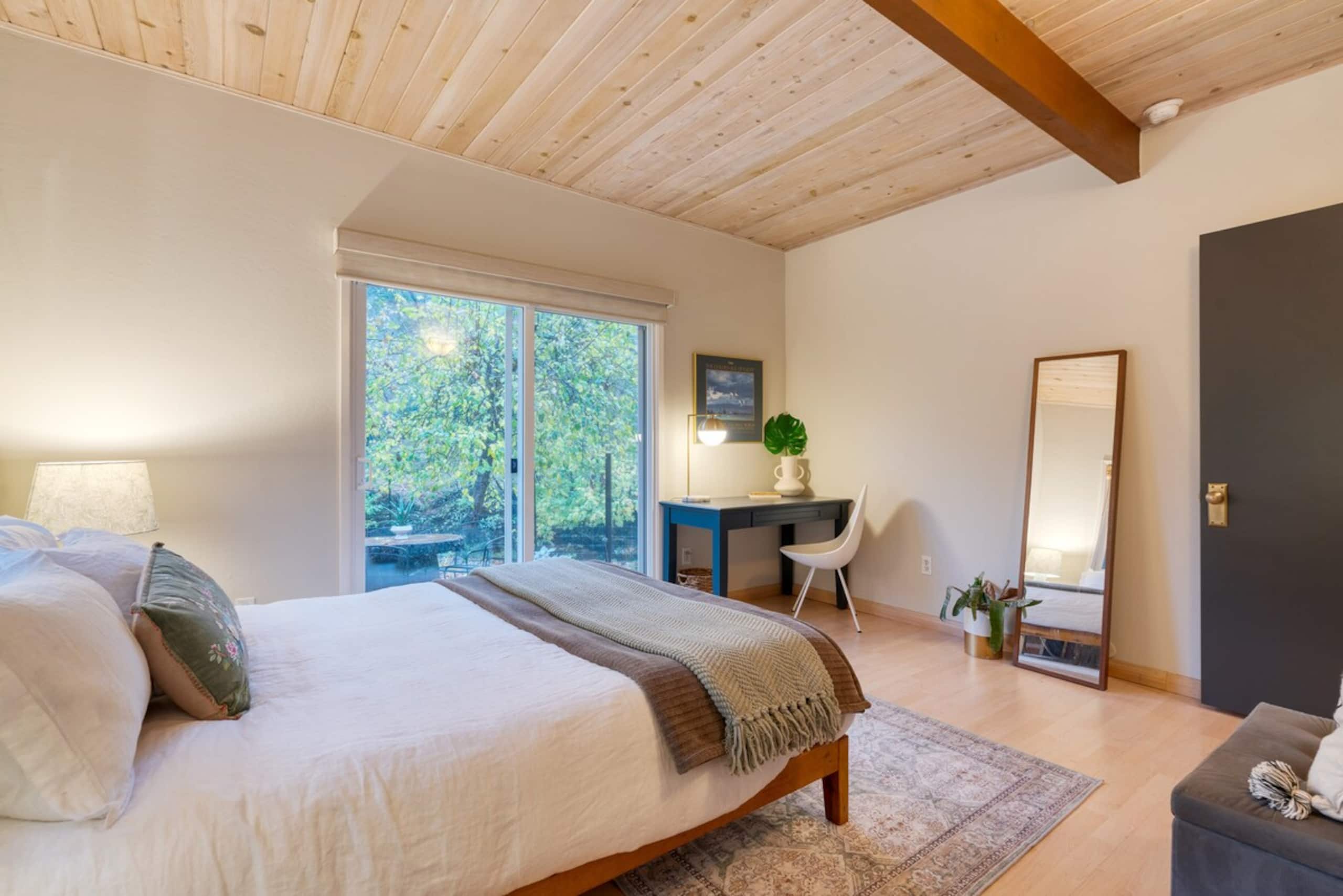 Sonoma Creek Haven, Creekside Hot Tub Retreat - Photo 36