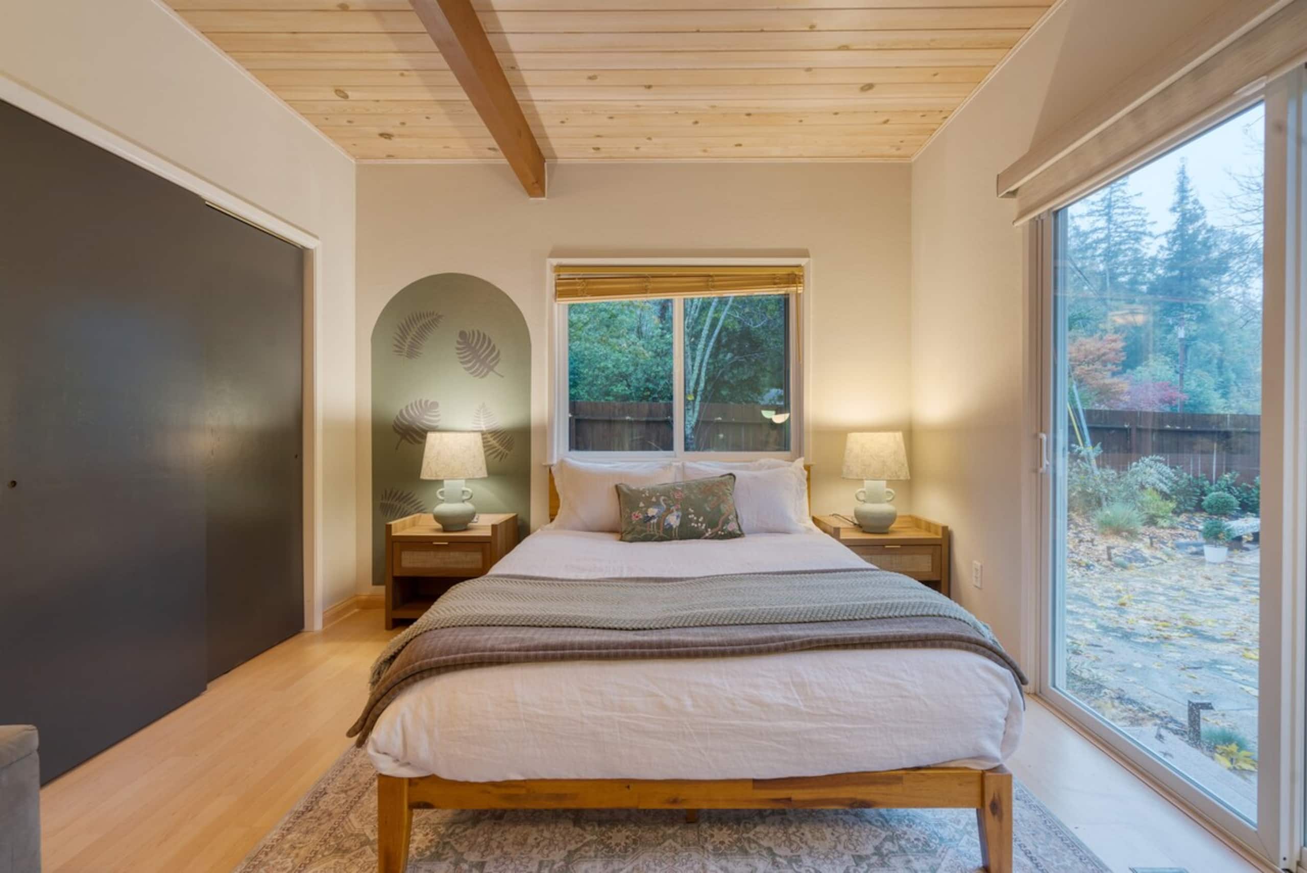 Sonoma Creek Haven, Creekside Hot Tub Retreat - Photo 32