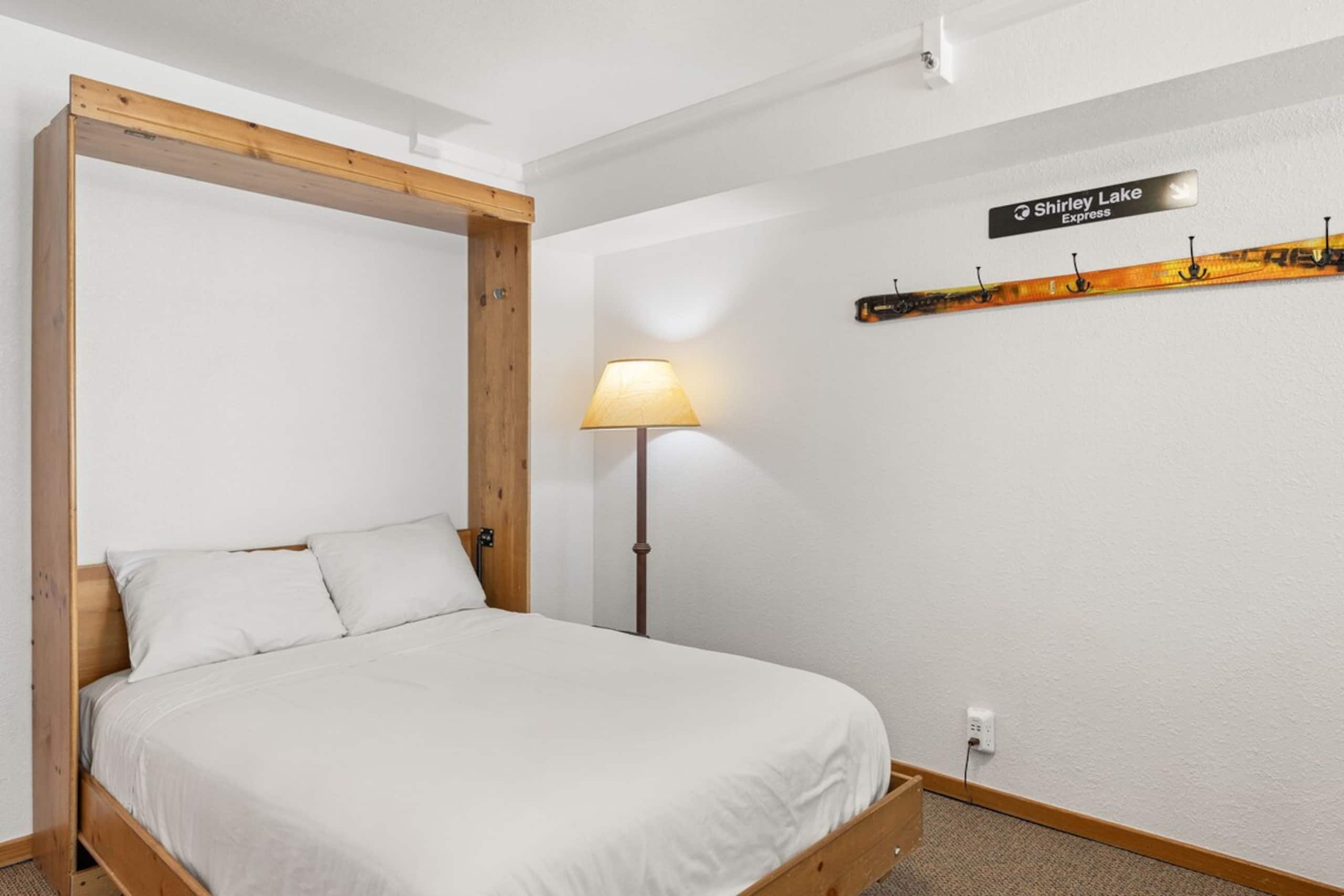 Mtn Facing Loft - Ski In/Out, FREE Parking - Photo 20