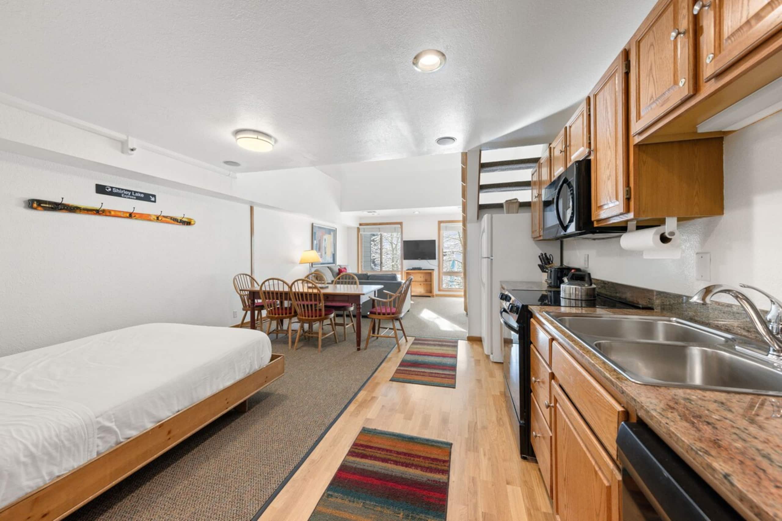 Mtn Facing Loft - Ski In/Out, FREE Parking - Photo 11