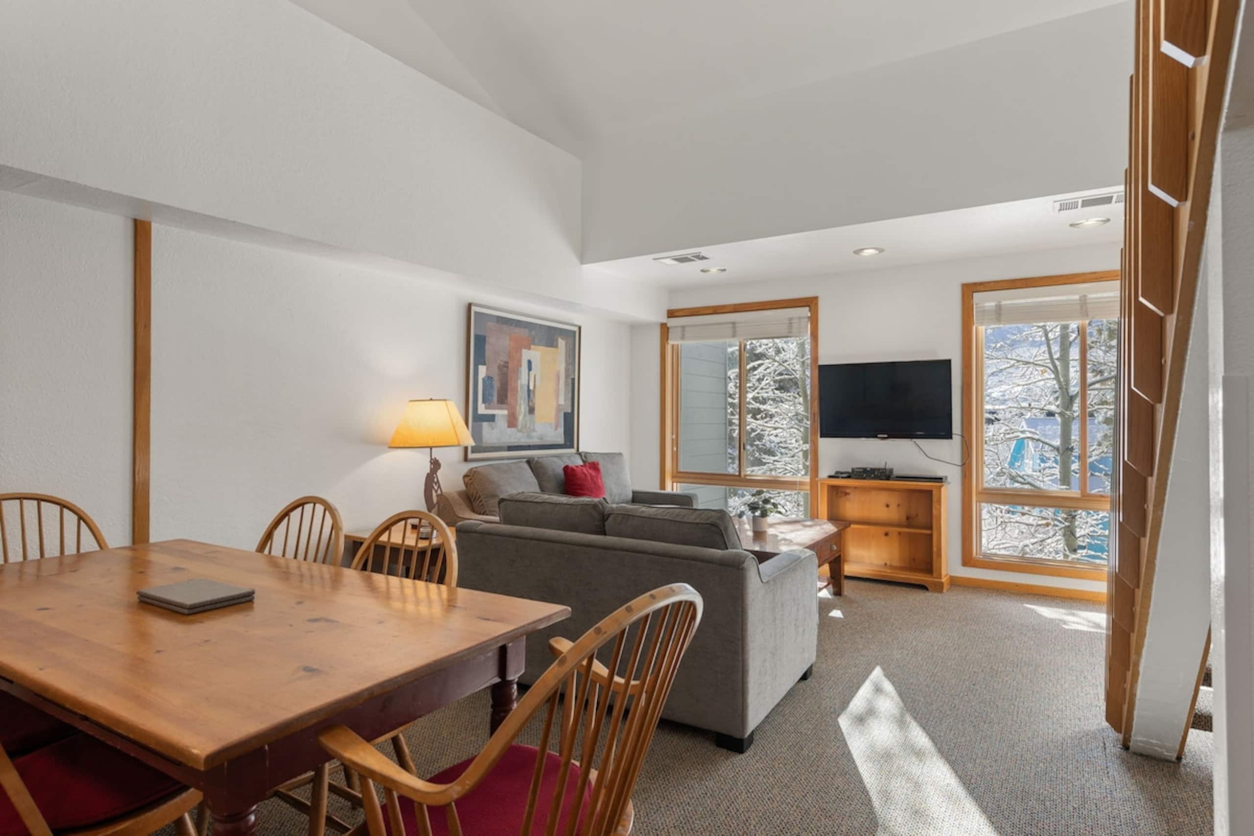 Mtn Facing Loft - Ski In/Out, FREE Parking - Photo 6