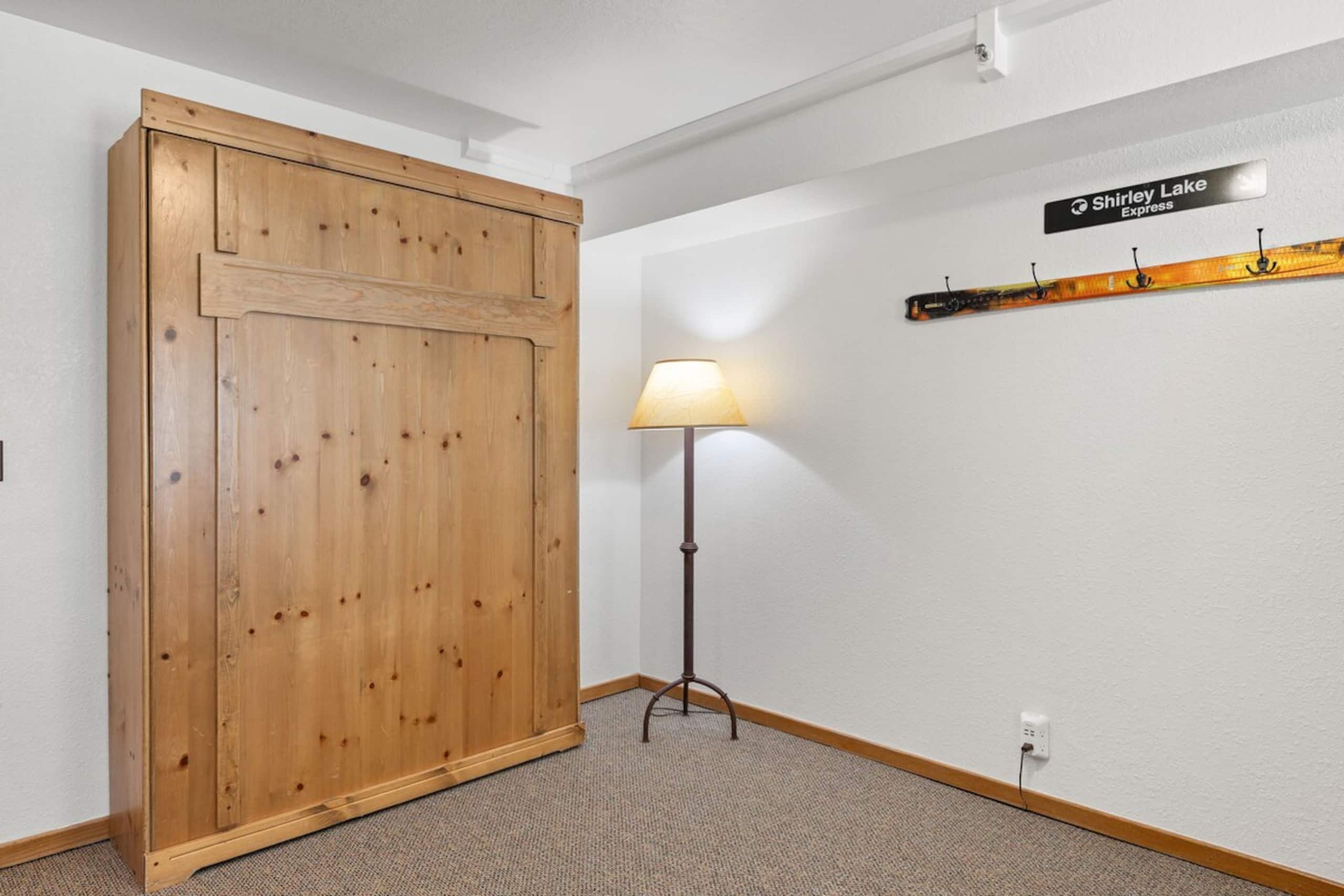 Mtn Facing Loft - Ski In/Out, FREE Parking - Photo 25