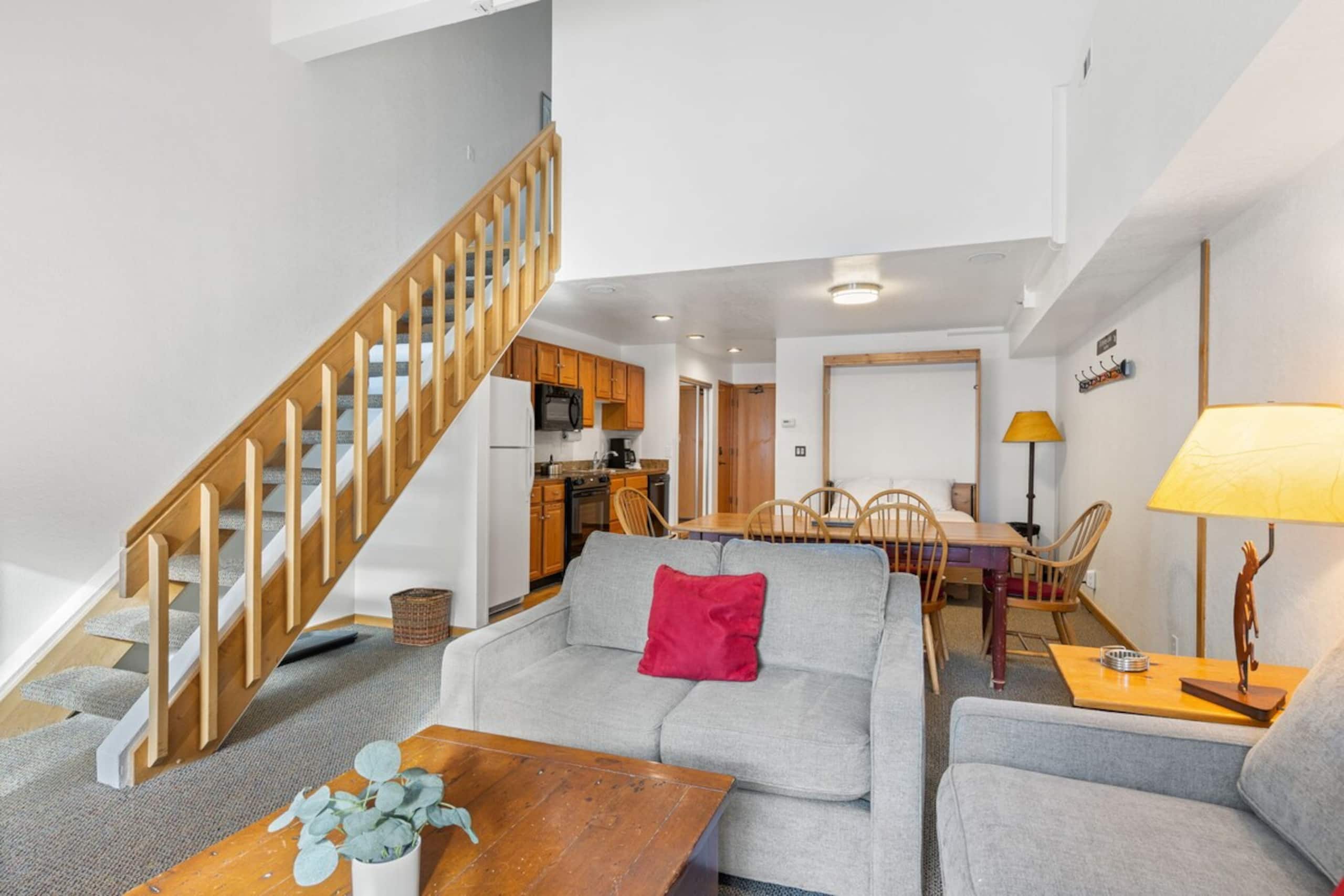 Mtn Facing Loft - Ski In/Out, FREE Parking - Photo 5
