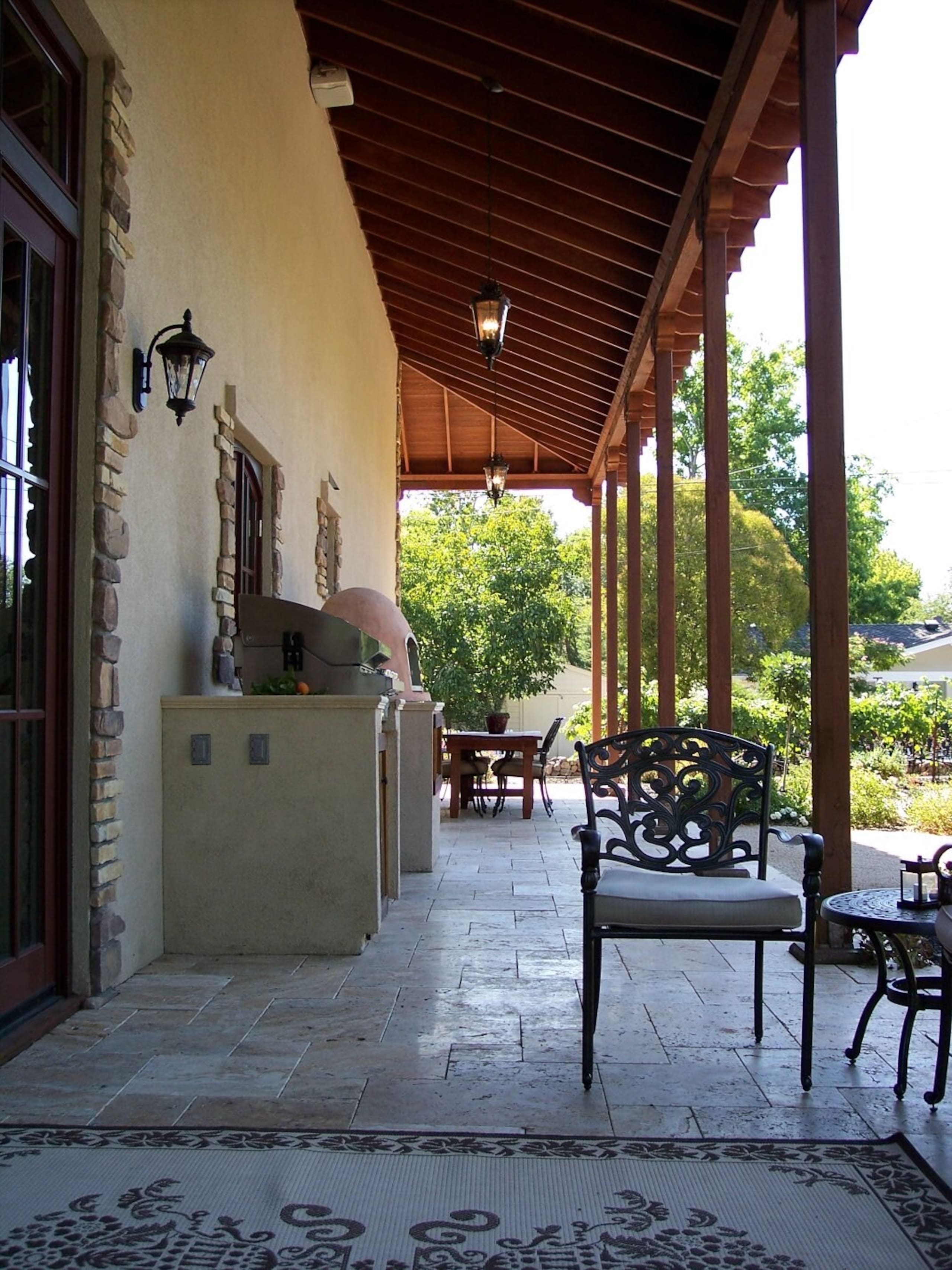 WALK to the wineries from this winemaker's home. - Photo 2