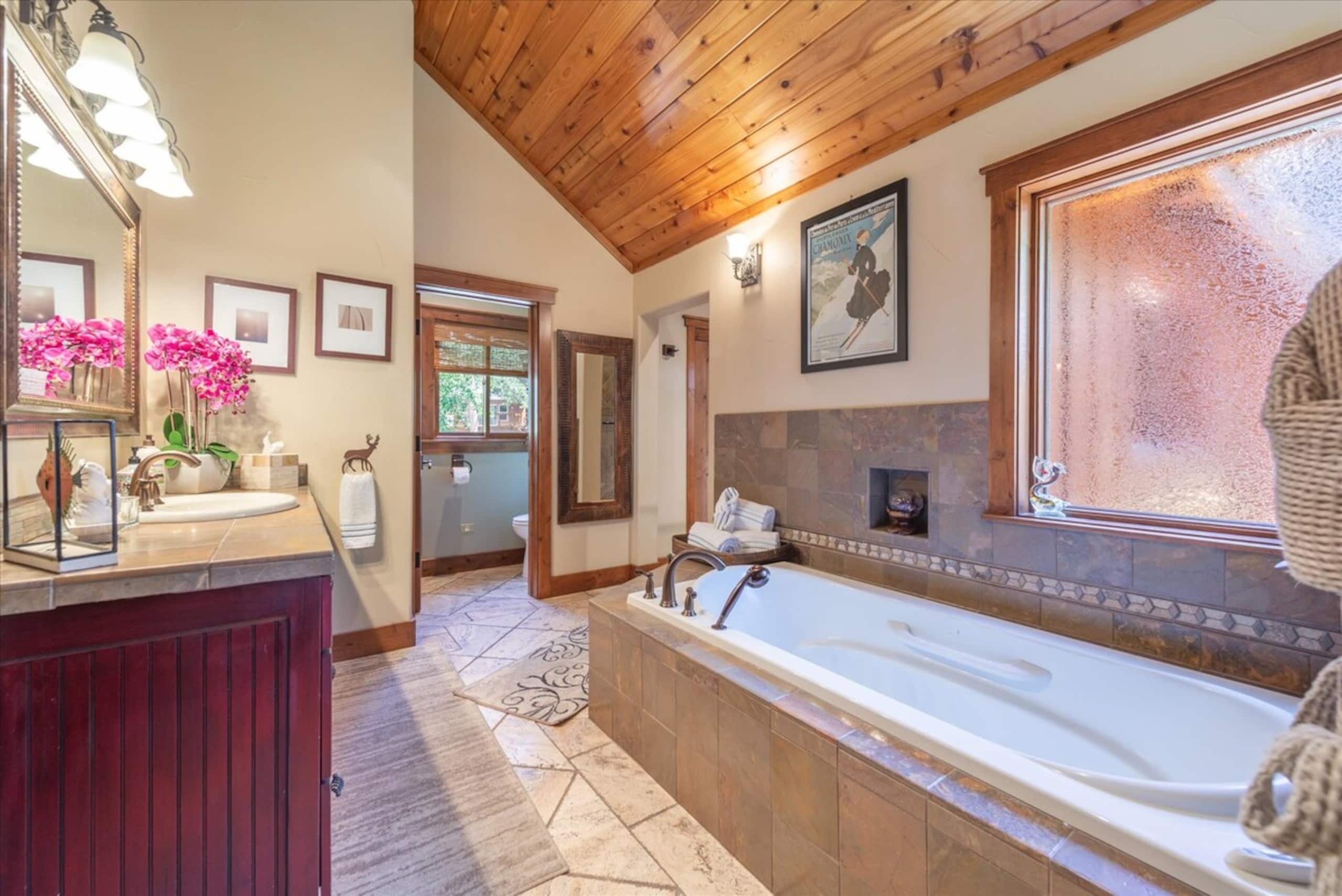 Powder Moon Luxury 5BR Home 20%Off Midweek Special - Photo 50
