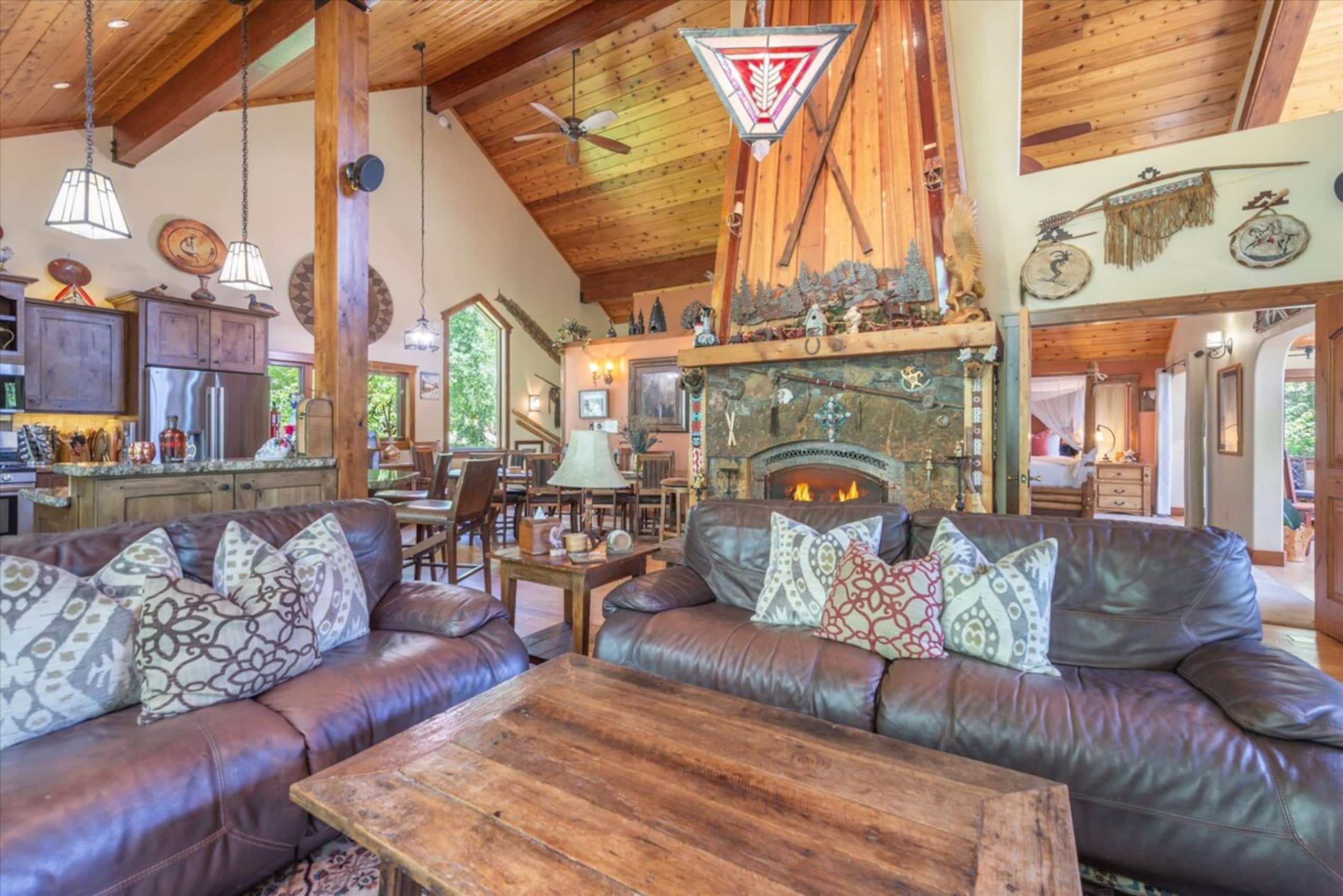 Powder Moon Luxury 5BR Home 20%Off Midweek Special - Photo 1