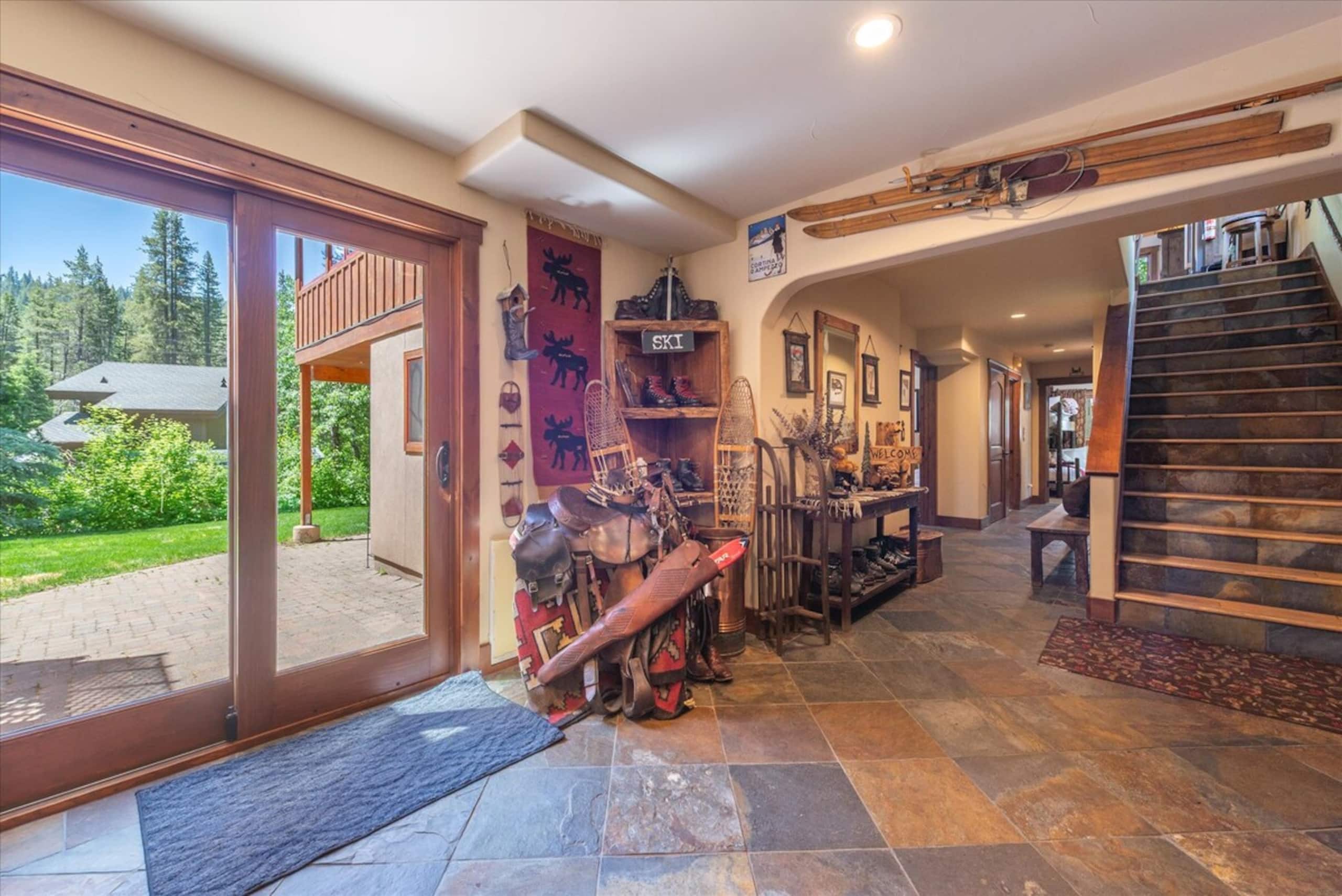 Powder Moon Luxury 5BR Home 20%Off Midweek Special - Photo 53