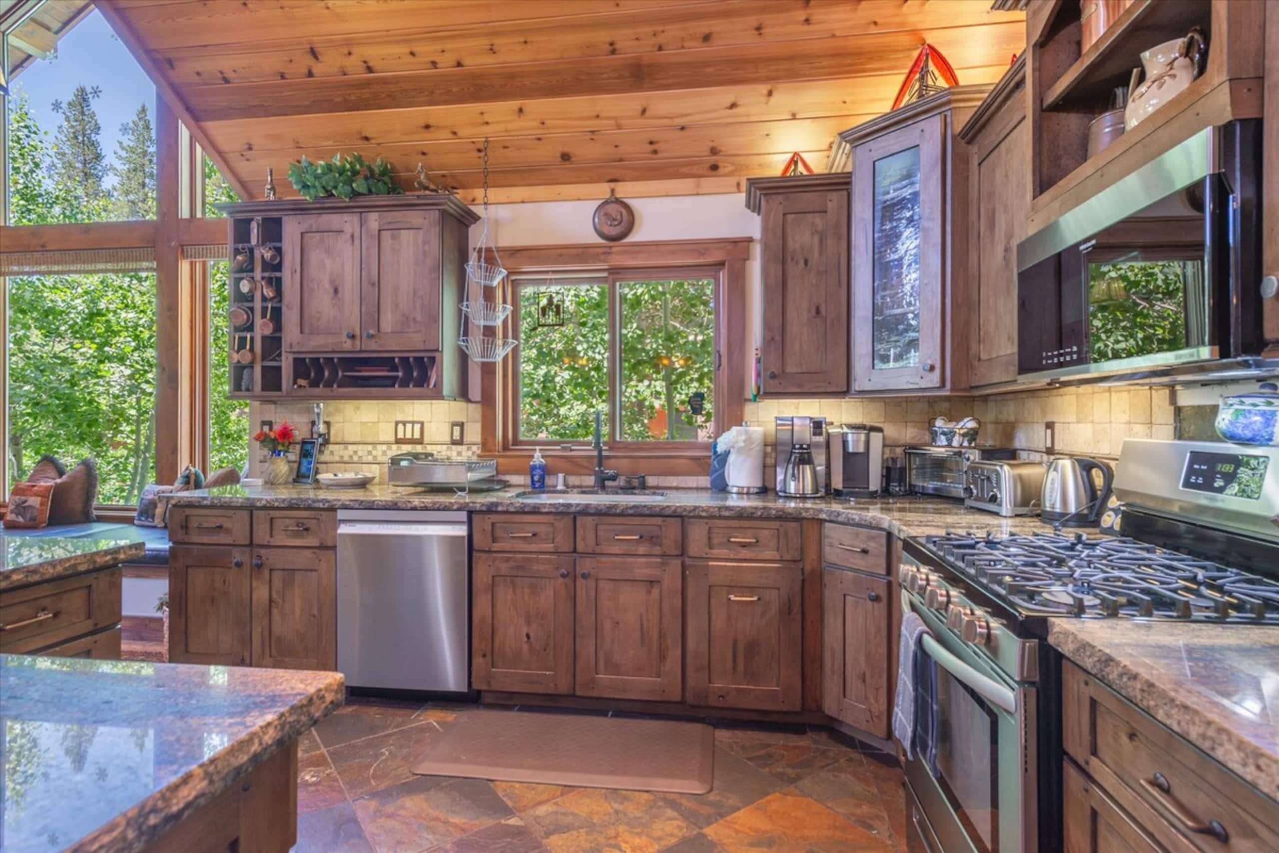 Powder Moon Luxury 5BR Home 20%Off Midweek Special - Photo 9