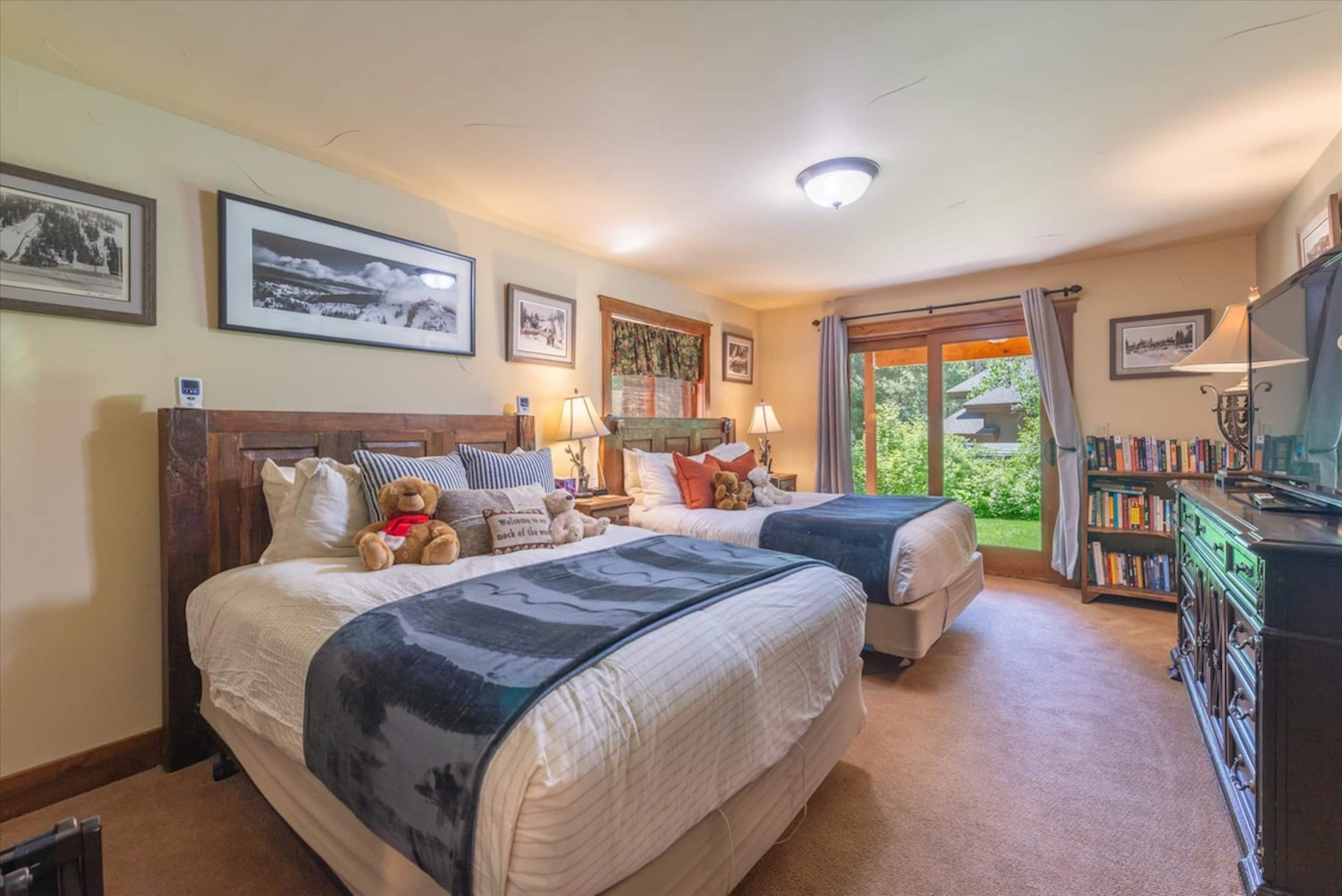 Powder Moon Luxury 5BR Home 20%Off Midweek Special - Photo 23