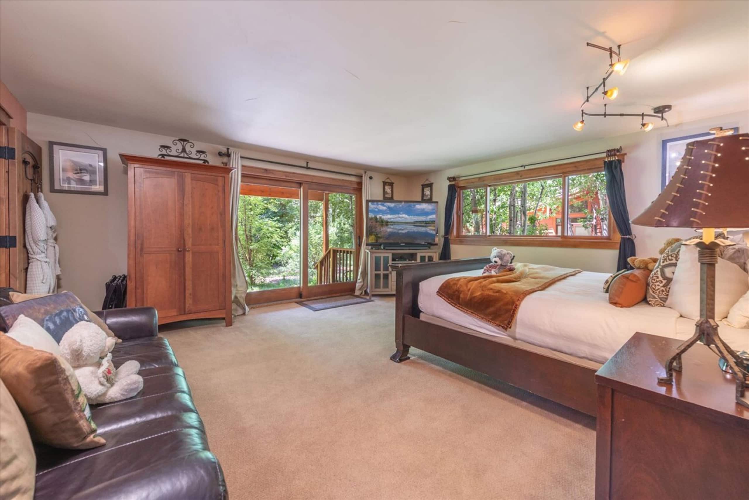 Powder Moon Luxury 5BR Home 20%Off Midweek Special - Photo 19