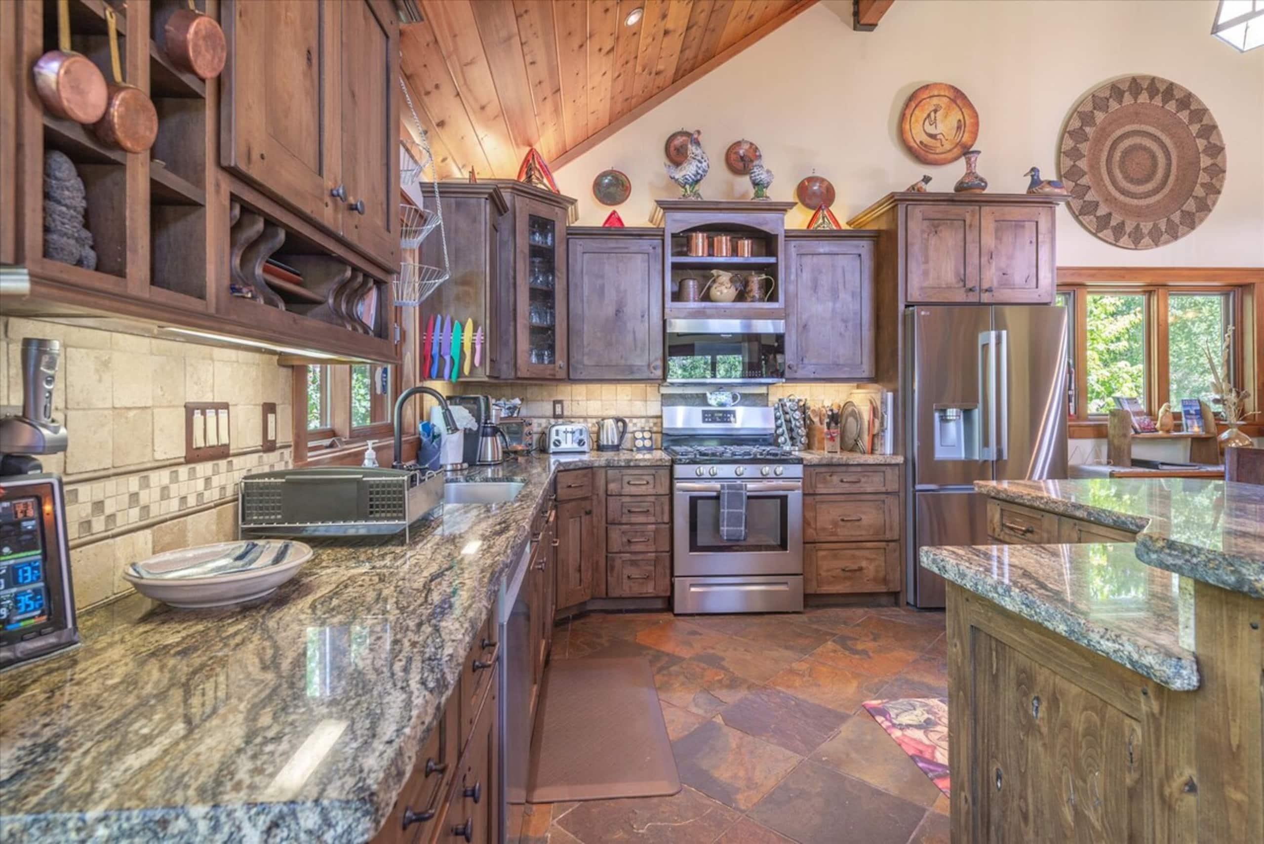 Powder Moon Luxury 5BR Home 20%Off Midweek Special - Photo 10