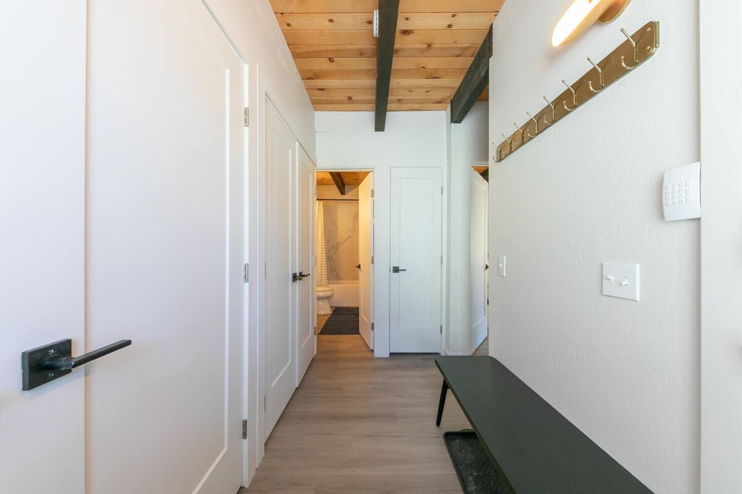 5 mins from The Lake w/ Pool, hiking trails sauna - Photo 15