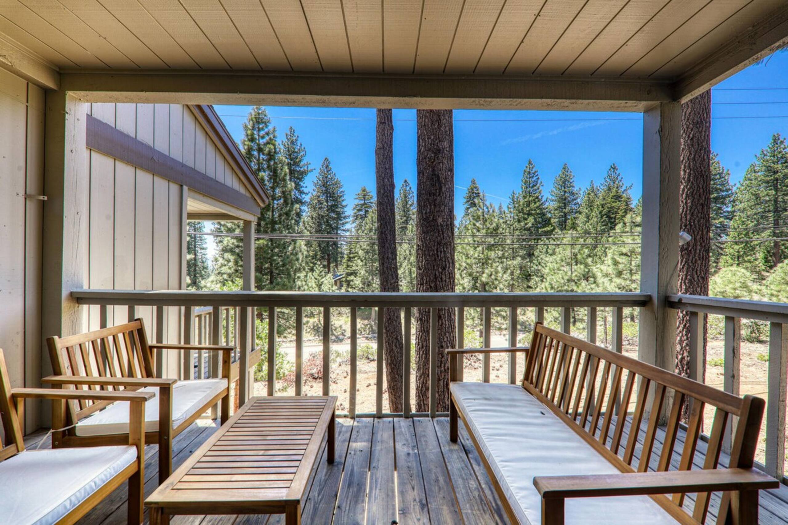 5 mins from The Lake w/ Pool, hiking trails sauna - Photo 12
