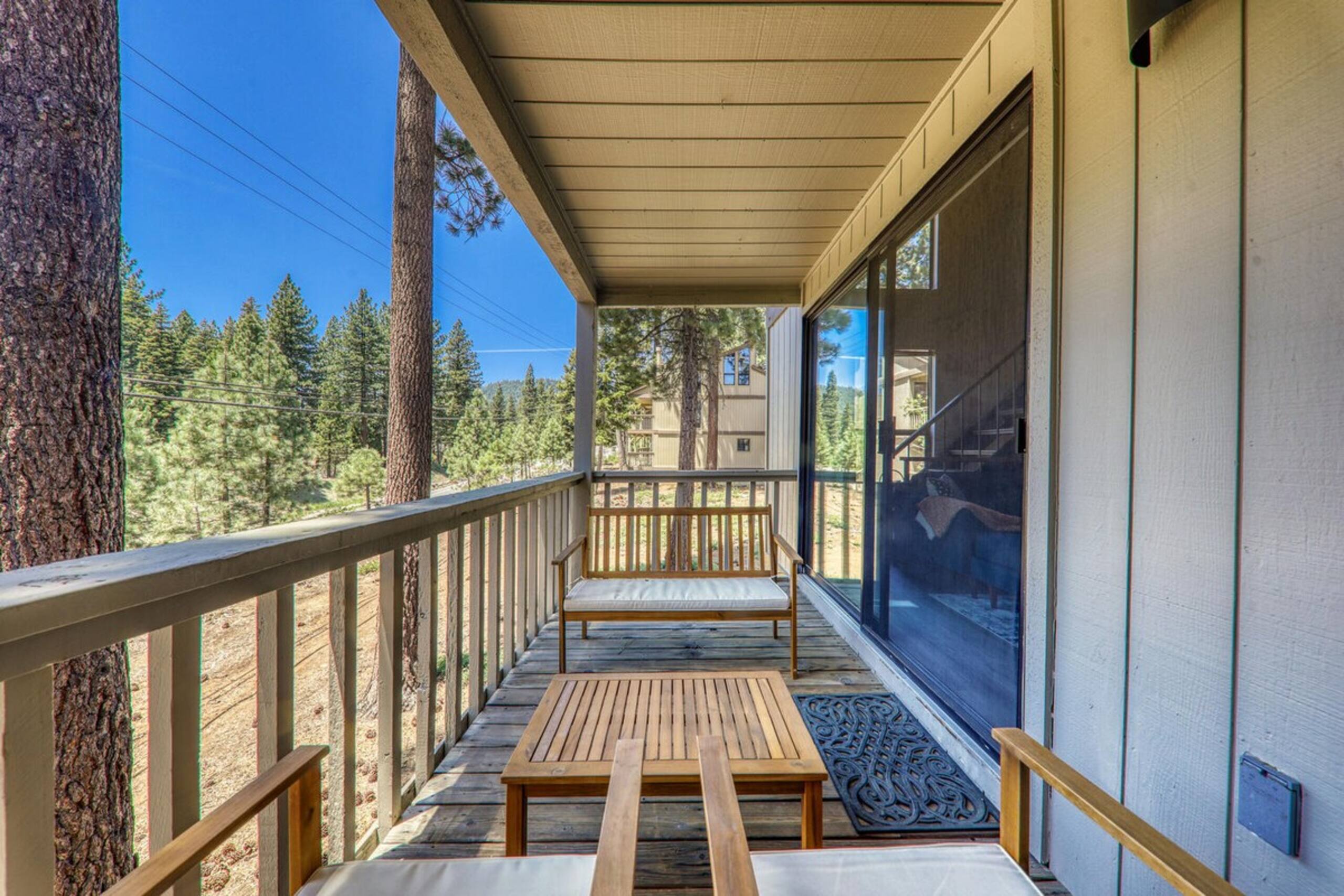 5 mins from The Lake w/ Pool, hiking trails sauna - Photo 17