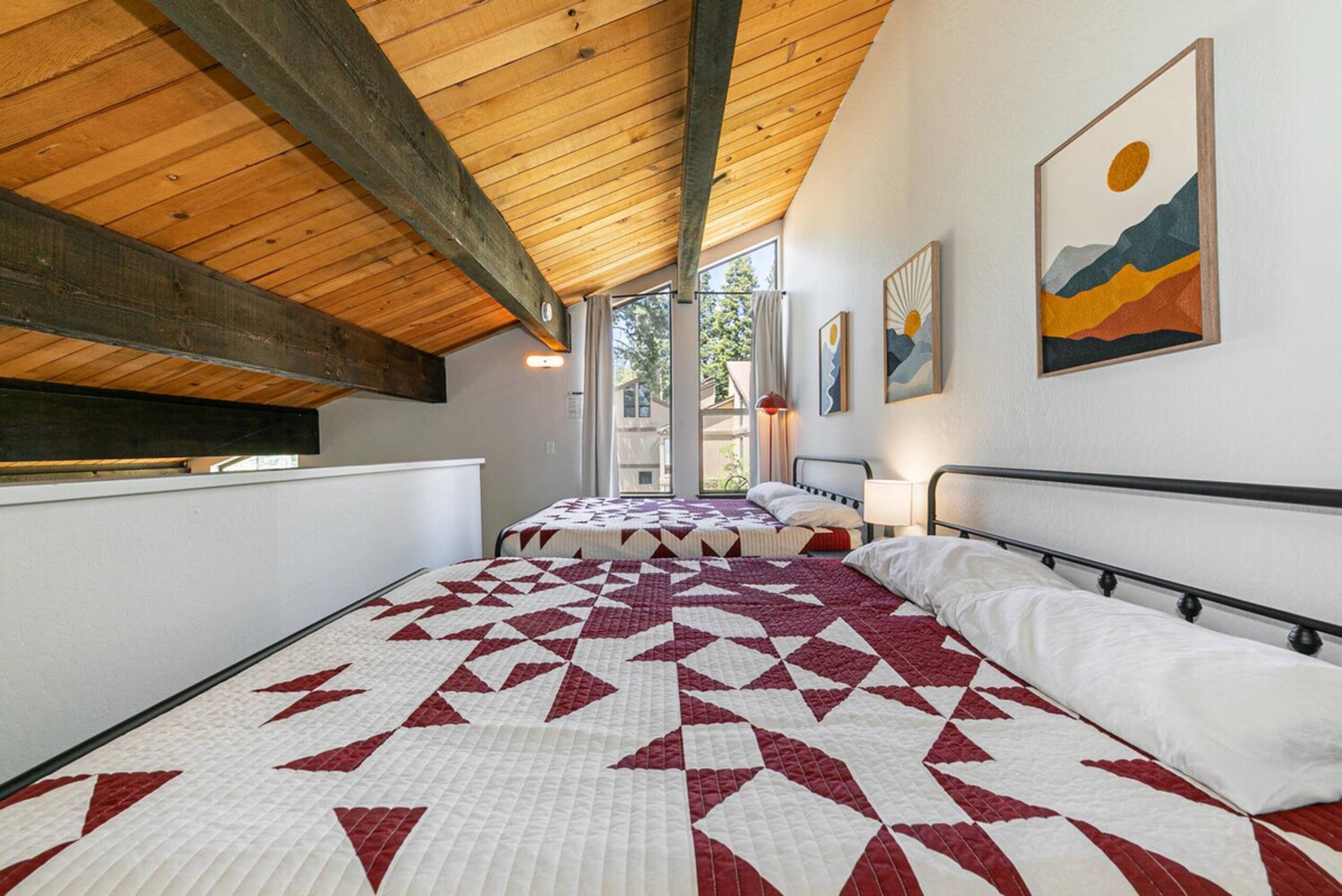 5 mins from The Lake w/ Pool, hiking trails sauna - Photo 10