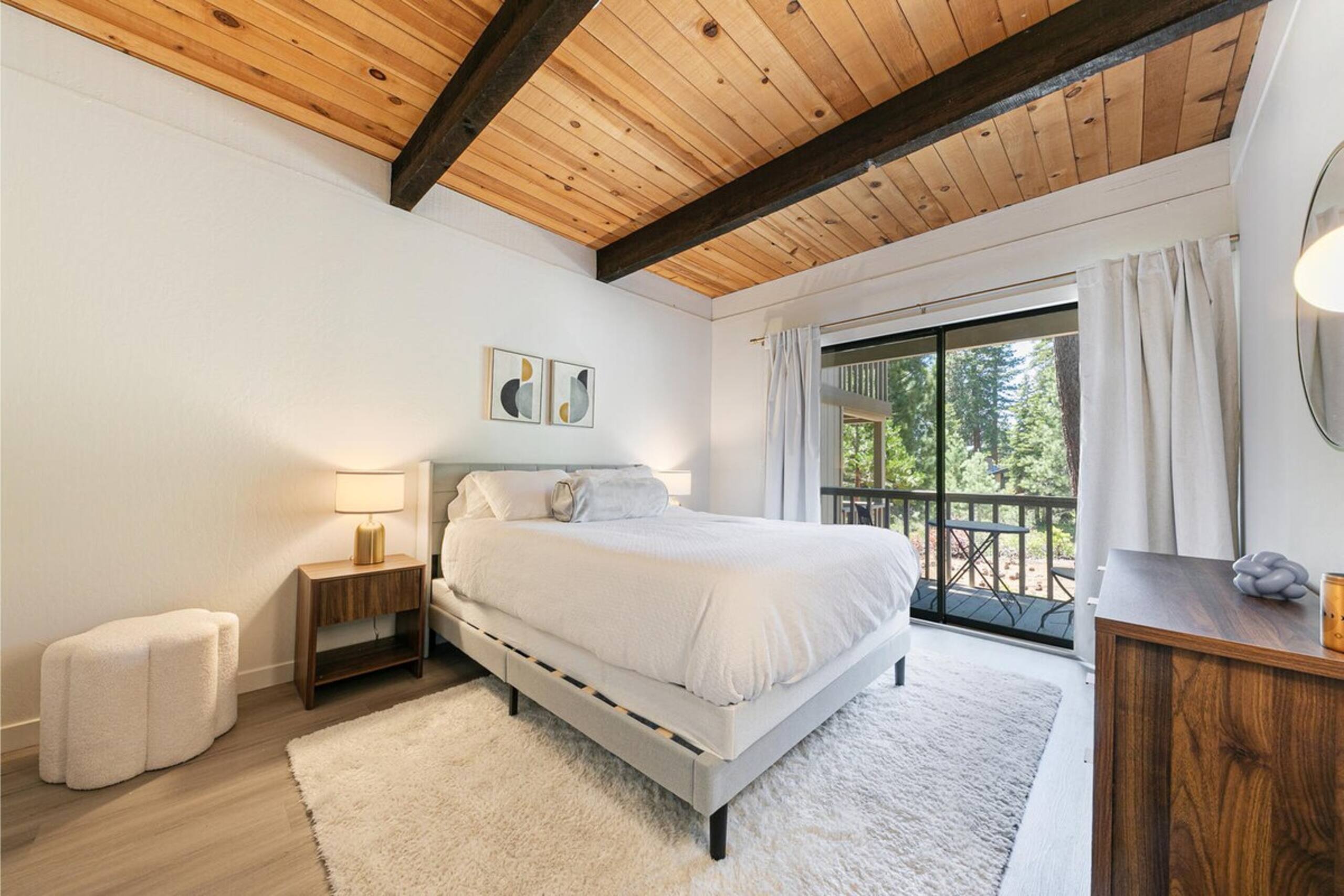 5 mins from The Lake w/ Pool, hiking trails sauna - Photo 8