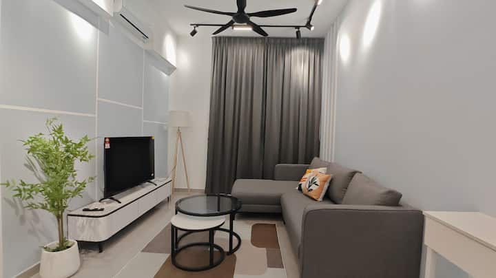 Modern Tiffany Home | Pool  Long Stay Ready - Penang