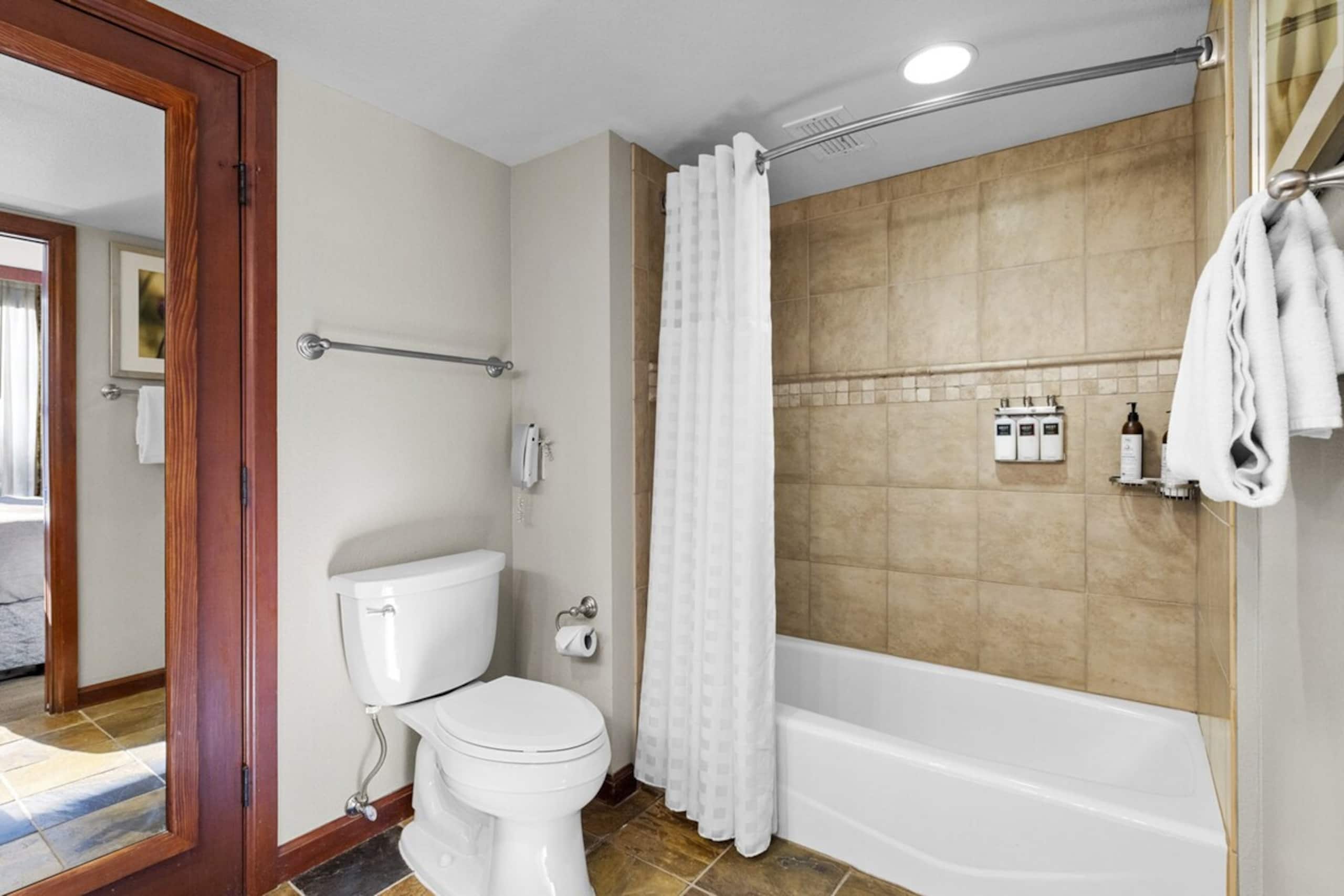 Resort Perks Everline Corner Retreat w/ 3 Units - Photo 24